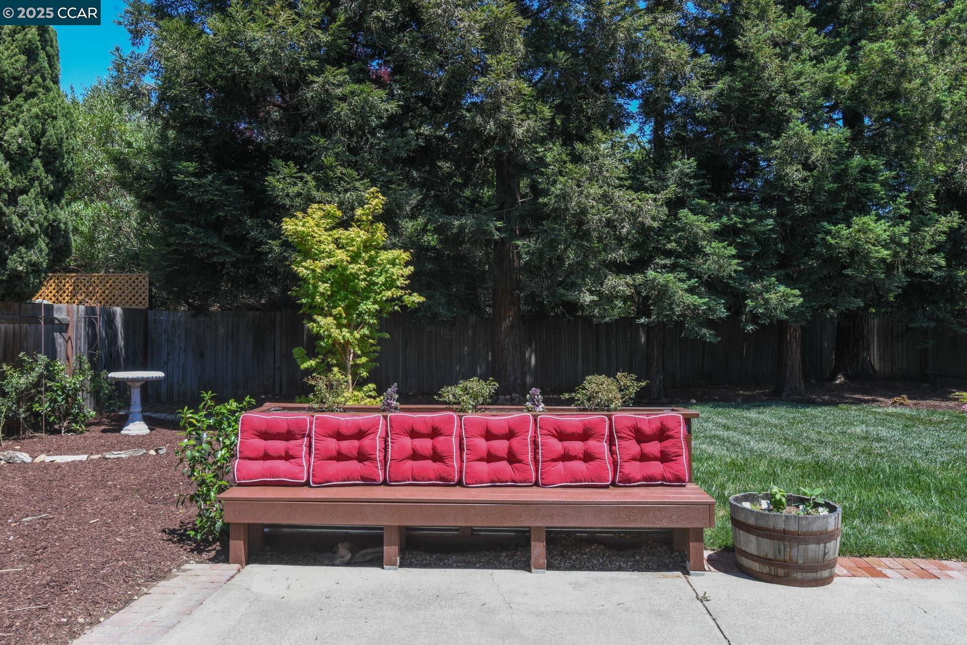 Detail Gallery Image 6 of 51 For 555 Willow Ct, Benicia,  CA 94510 - 2 Beds | 2/1 Baths