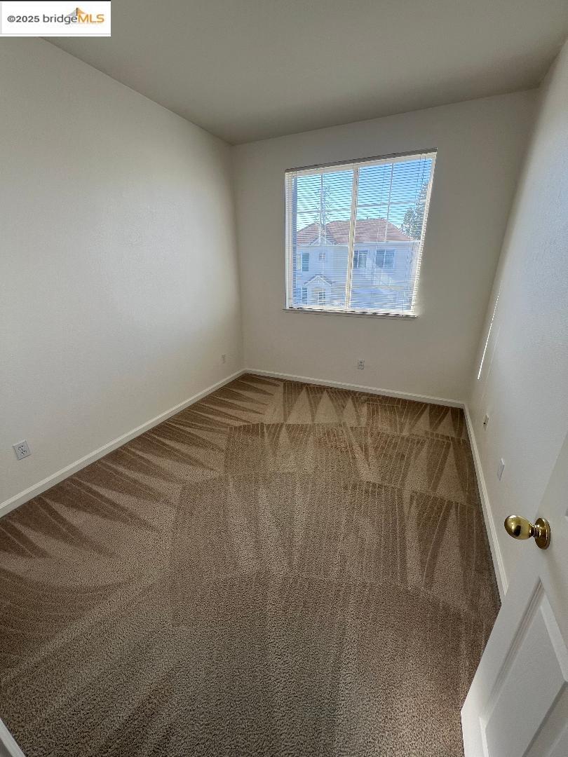 Detail Gallery Image 9 of 14 For 948 Cape May Dr, Pittsburg,  CA 94565 - 4 Beds | 2/1 Baths