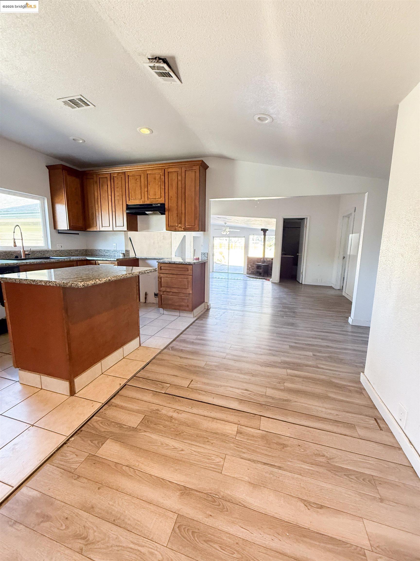 Detail Gallery Image 8 of 21 For 7036 Dry Creek, Rio Linda,  CA 95673 - 4 Beds | 2 Baths