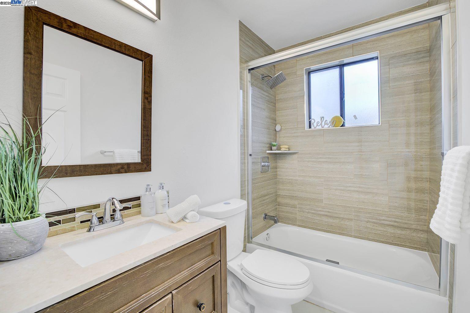 Detail Gallery Image 13 of 47 For 127 Maitland Dr, Alameda,  CA 94502 - 4 Beds | 4 Baths