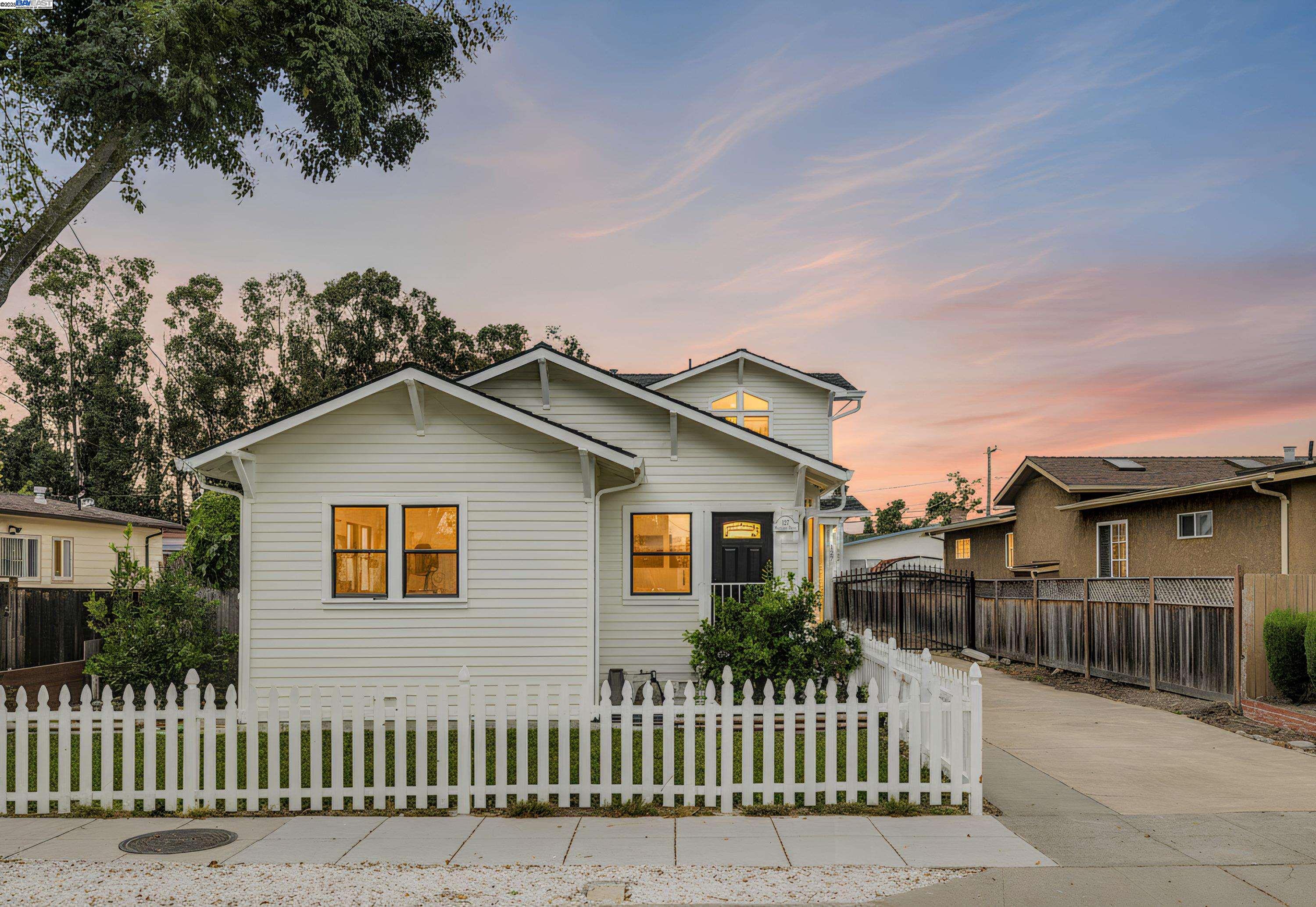 Detail Gallery Image 3 of 47 For 127 Maitland Dr, Alameda,  CA 94502 - 4 Beds | 4 Baths