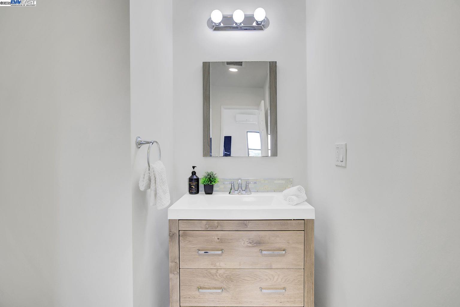 Detail Gallery Image 32 of 47 For 127 Maitland Dr, Alameda,  CA 94502 - 4 Beds | 4 Baths