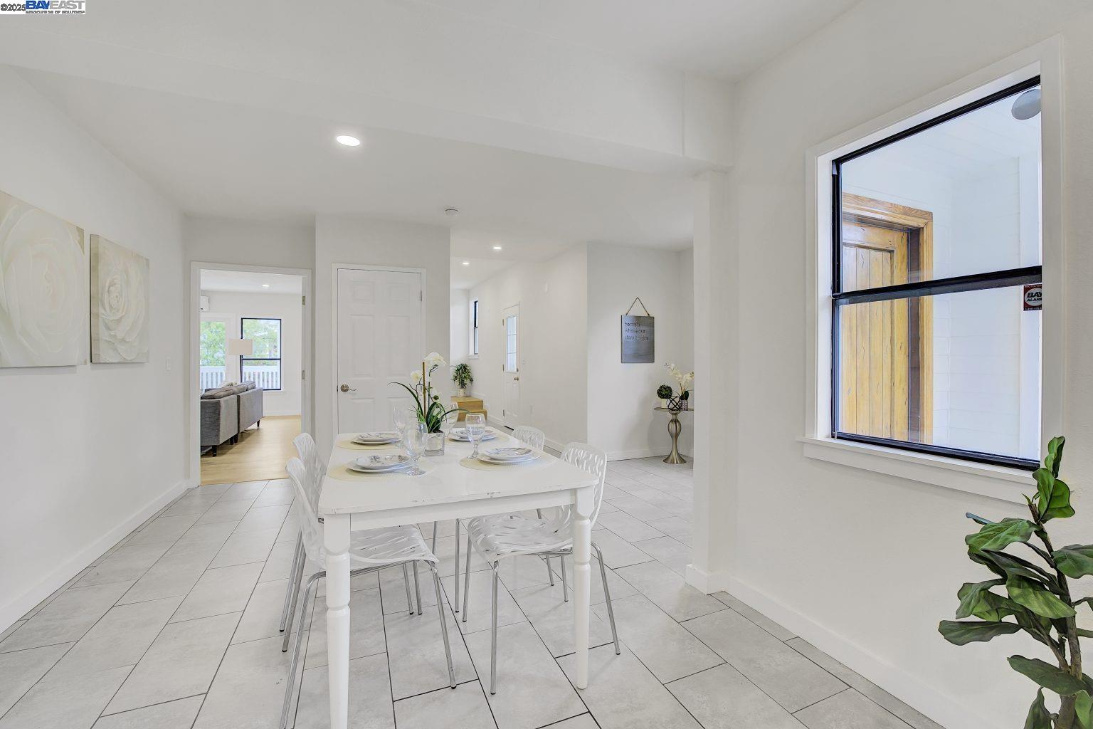 Detail Gallery Image 5 of 47 For 127 Maitland Dr, Alameda,  CA 94502 - 4 Beds | 4 Baths