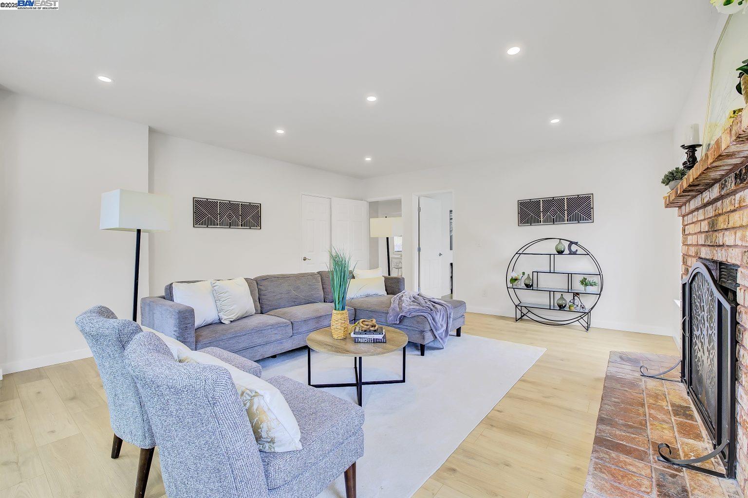 Detail Gallery Image 8 of 47 For 127 Maitland Dr, Alameda,  CA 94502 - 4 Beds | 4 Baths