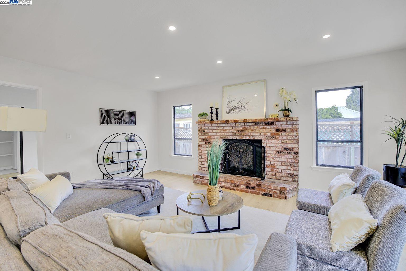 Detail Gallery Image 9 of 47 For 127 Maitland Dr, Alameda,  CA 94502 - 4 Beds | 4 Baths