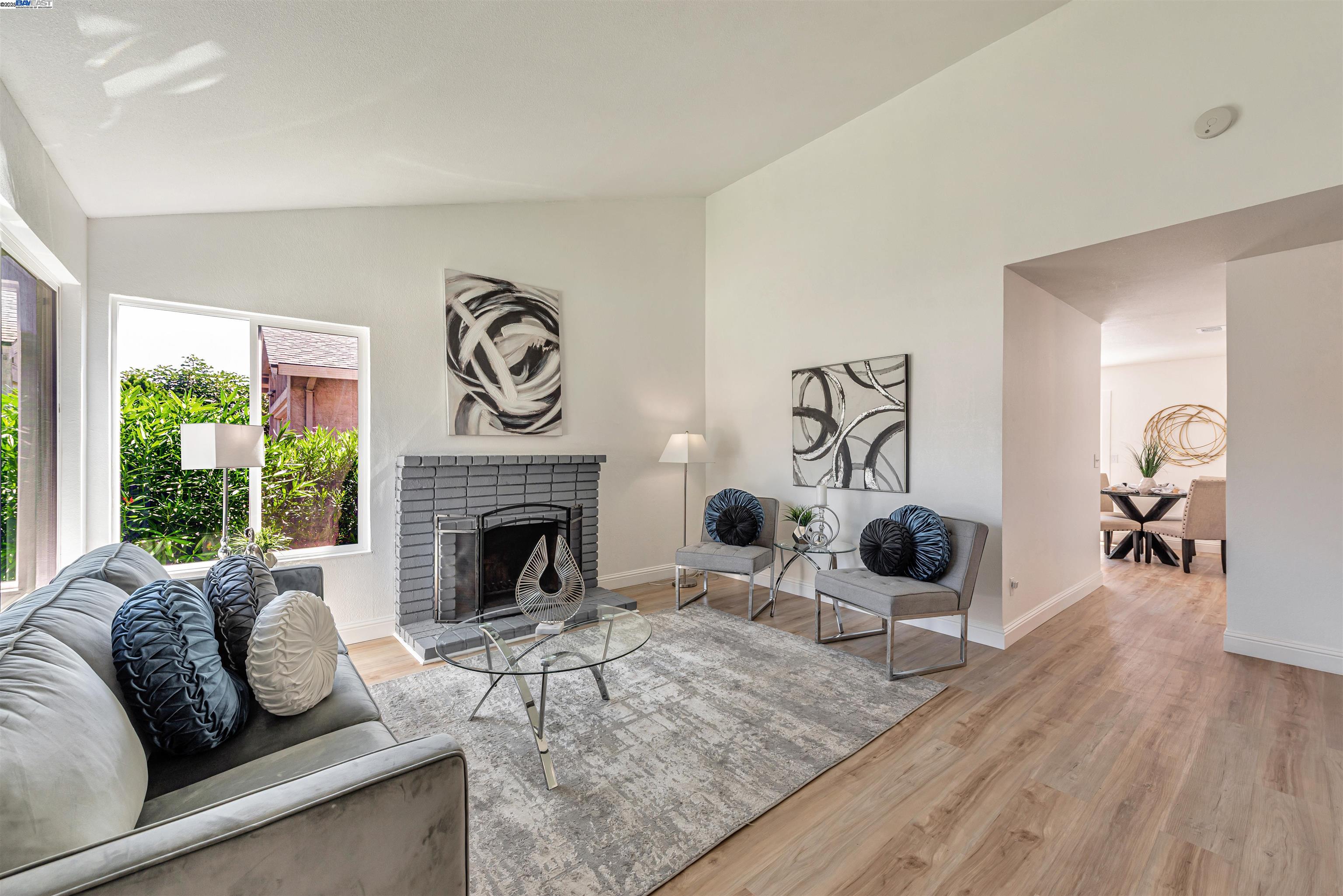 Detail Gallery Image 6 of 30 For 295 Esmeralda Ct, San Jose,  CA 95116 - 4 Beds | 2 Baths