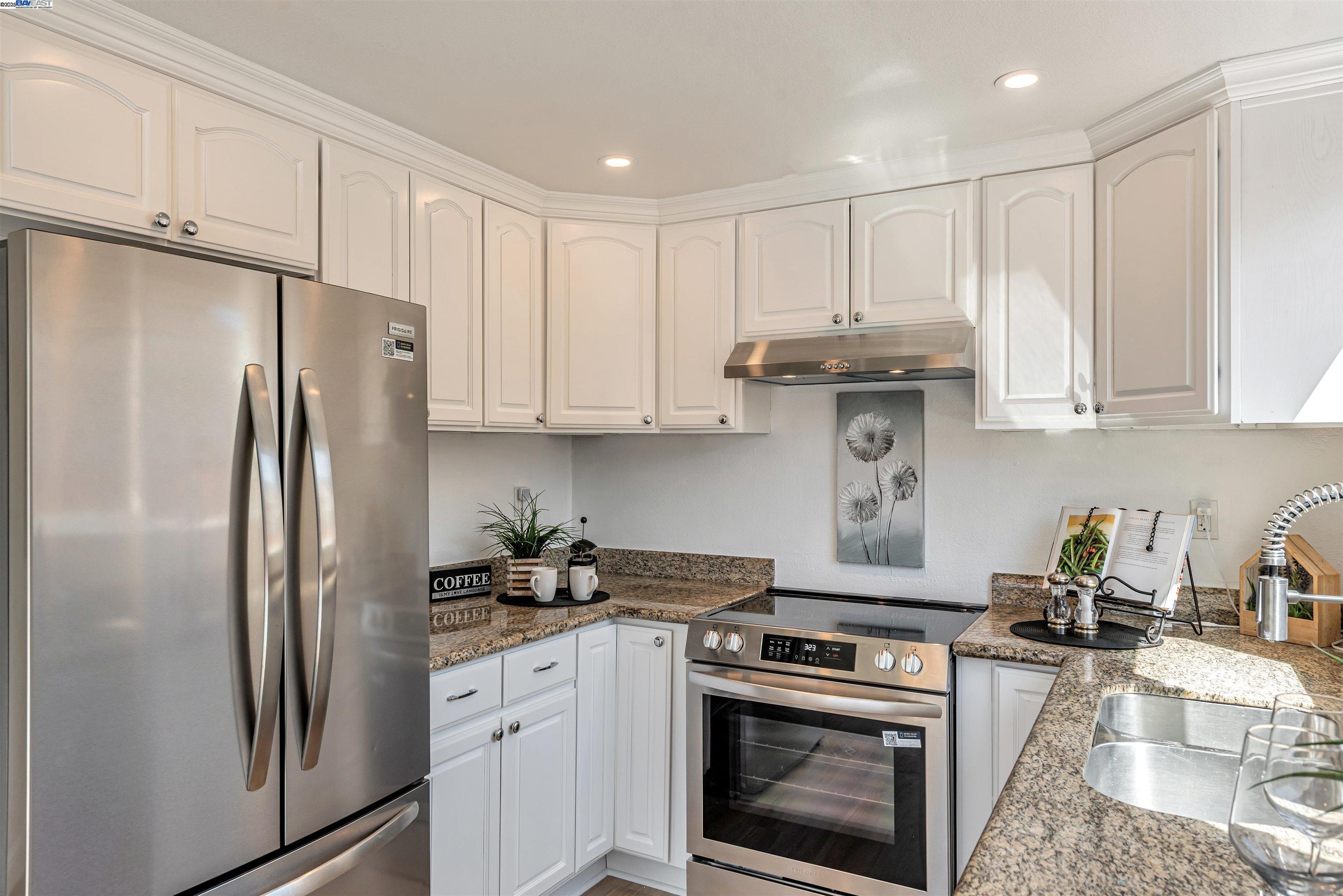 Detail Gallery Image 8 of 30 For 295 Esmeralda Ct, San Jose,  CA 95116 - 4 Beds | 2 Baths