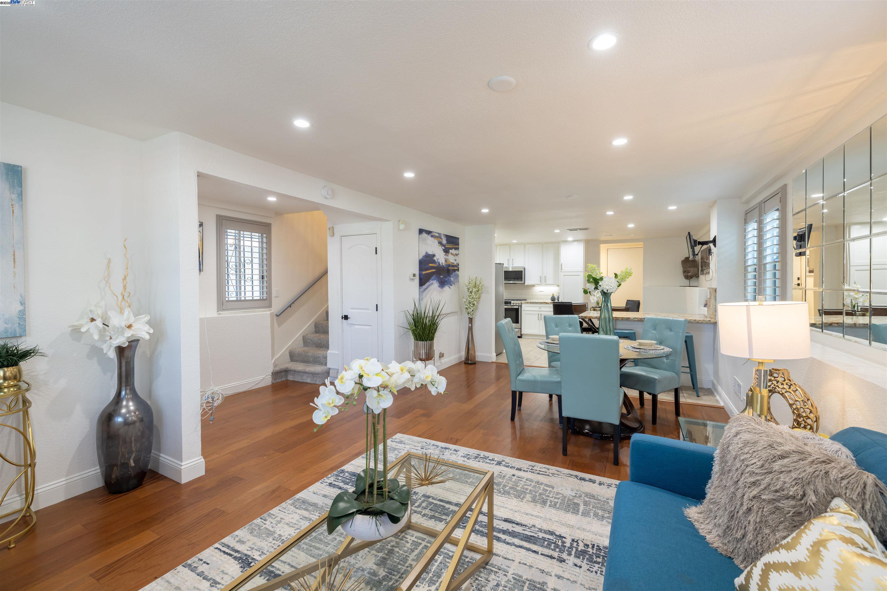 Detail Gallery Image 9 of 55 For 1234 Willow St, Oakland,  CA 94607 - 3 Beds | 1/1 Baths