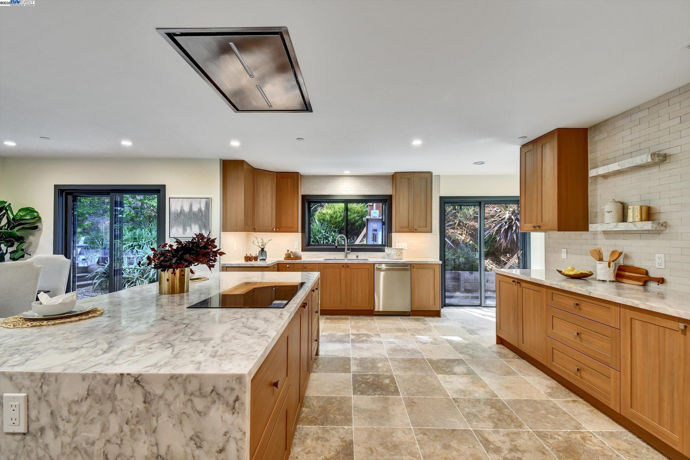 Detail Gallery Image 13 of 42 For 148 Auburn St, San Rafael,  CA 94901 - 4 Beds | 3/1 Baths