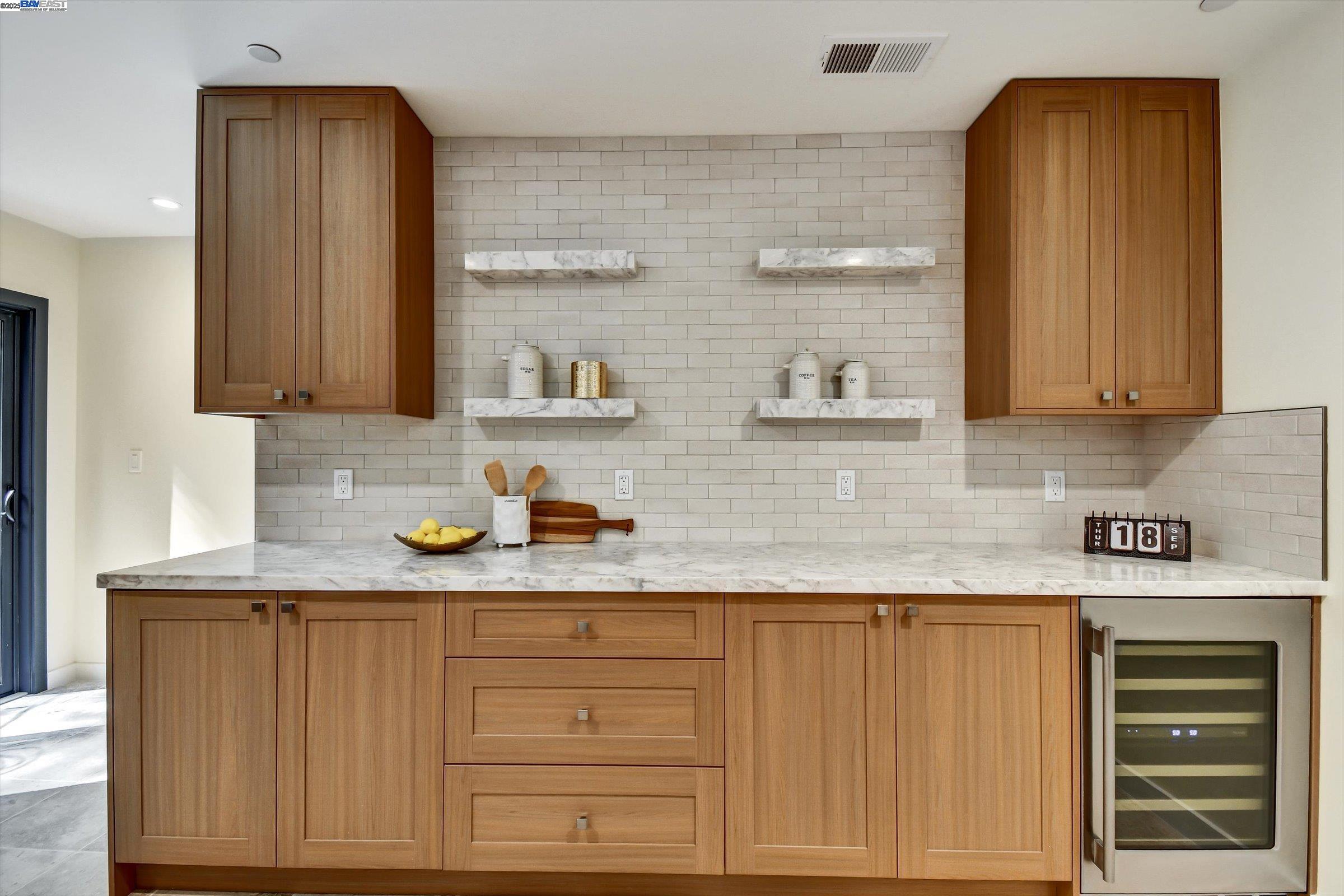 Detail Gallery Image 16 of 42 For 148 Auburn St, San Rafael,  CA 94901 - 4 Beds | 3/1 Baths