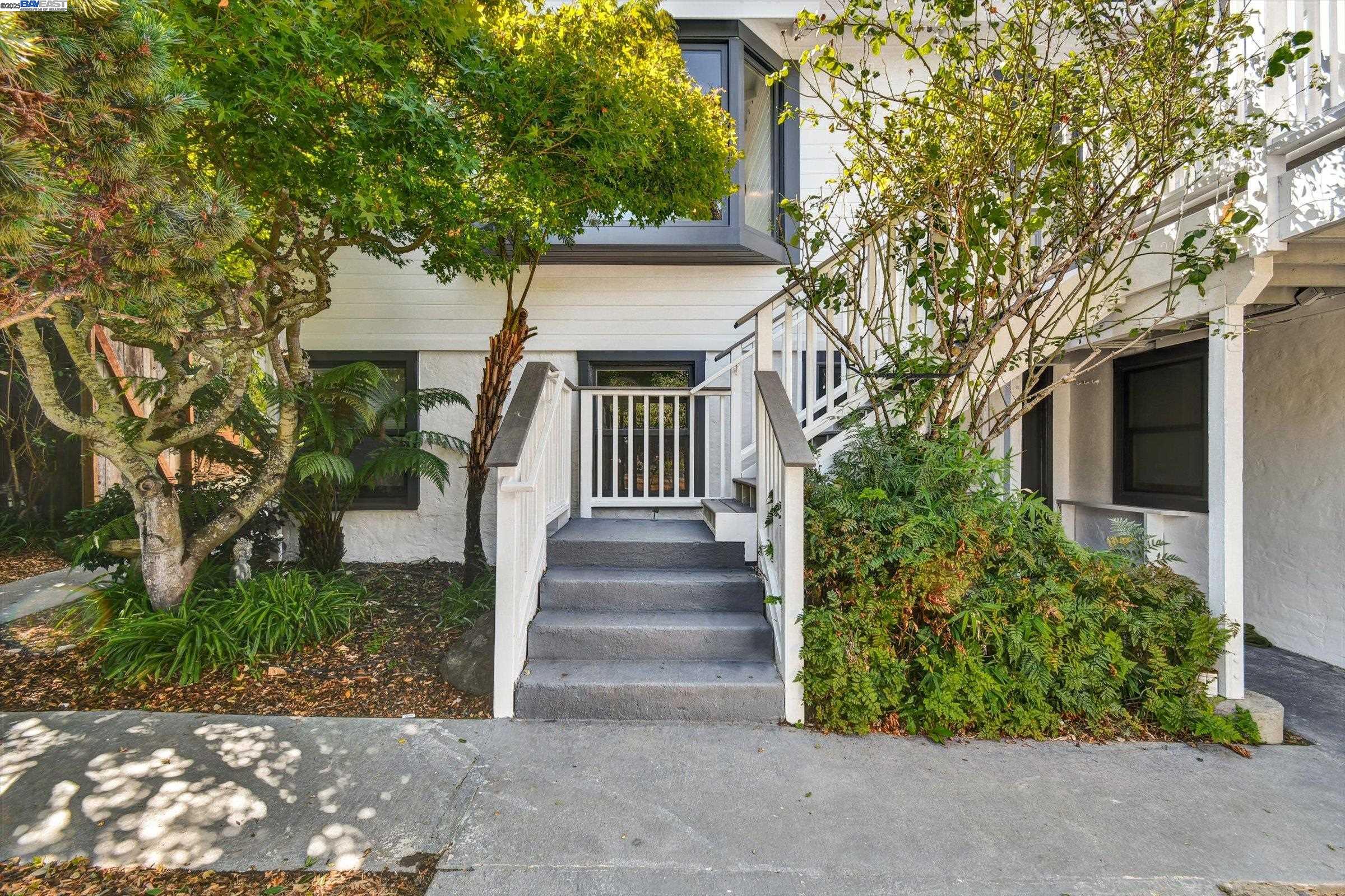 Detail Gallery Image 4 of 42 For 148 Auburn St, San Rafael,  CA 94901 - 4 Beds | 3/1 Baths