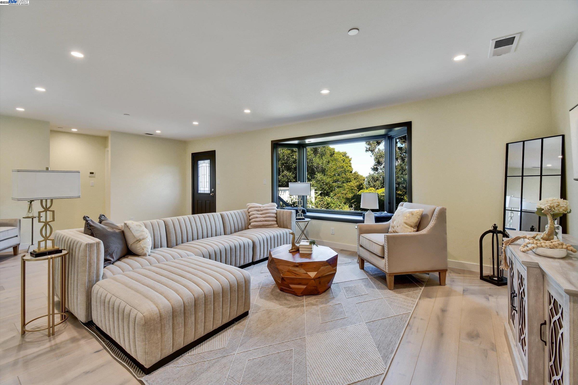 Detail Gallery Image 8 of 42 For 148 Auburn St, San Rafael,  CA 94901 - 4 Beds | 3/1 Baths