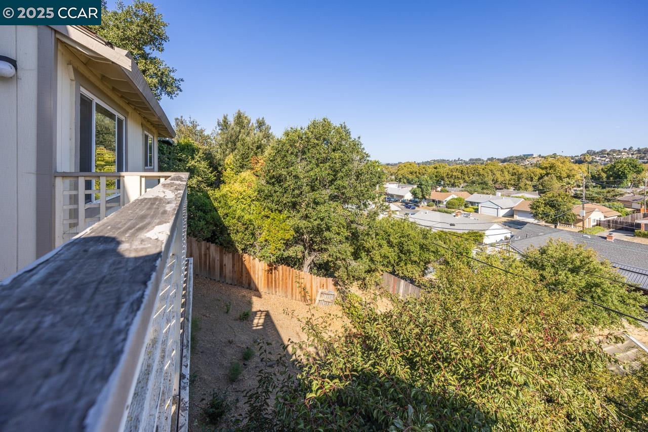 Detail Gallery Image 8 of 33 For 160 Live Oak Ct, Vallejo,  CA 94591 - 4 Beds | 2/1 Baths