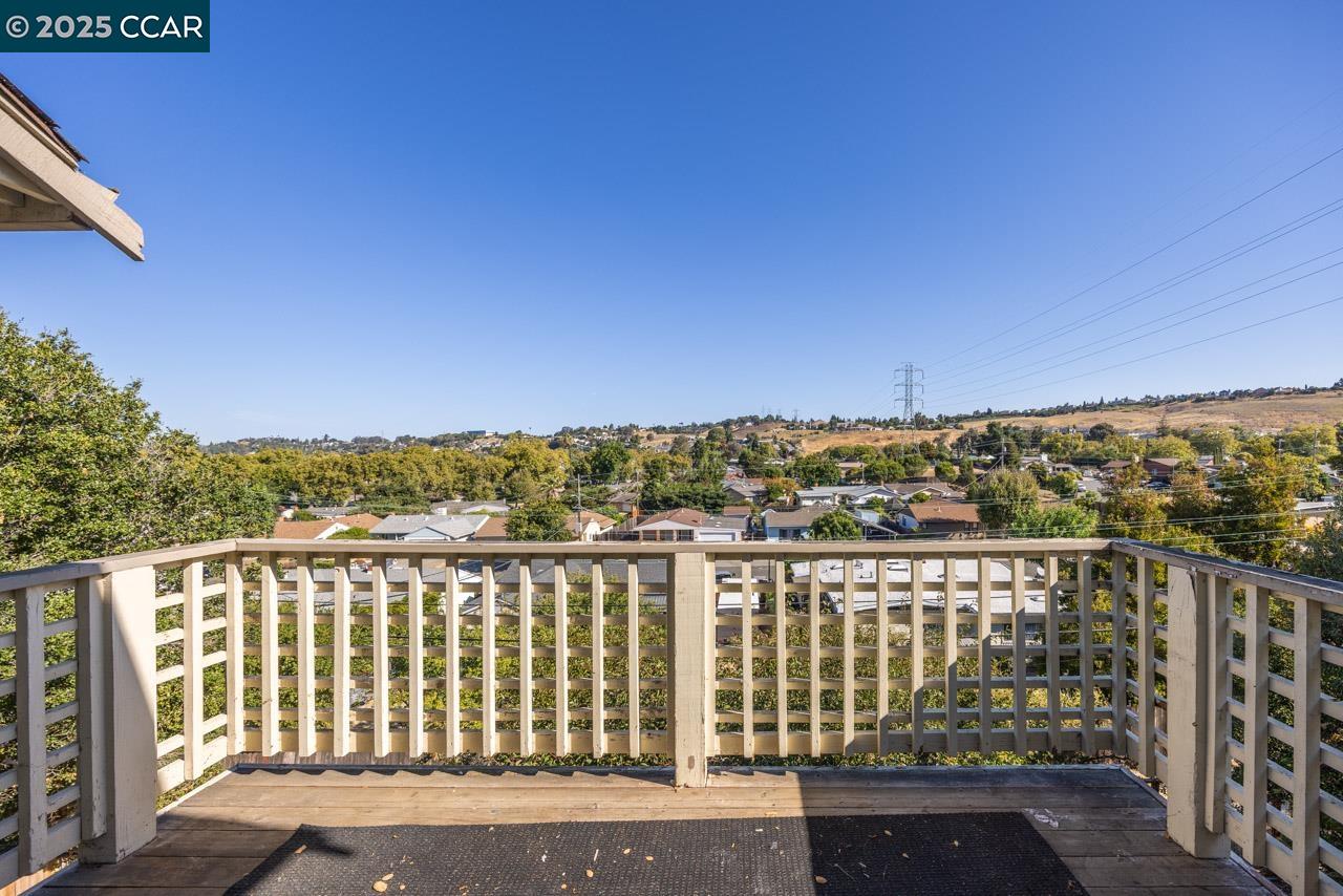 Detail Gallery Image 9 of 33 For 160 Live Oak Ct, Vallejo,  CA 94591 - 4 Beds | 2/1 Baths