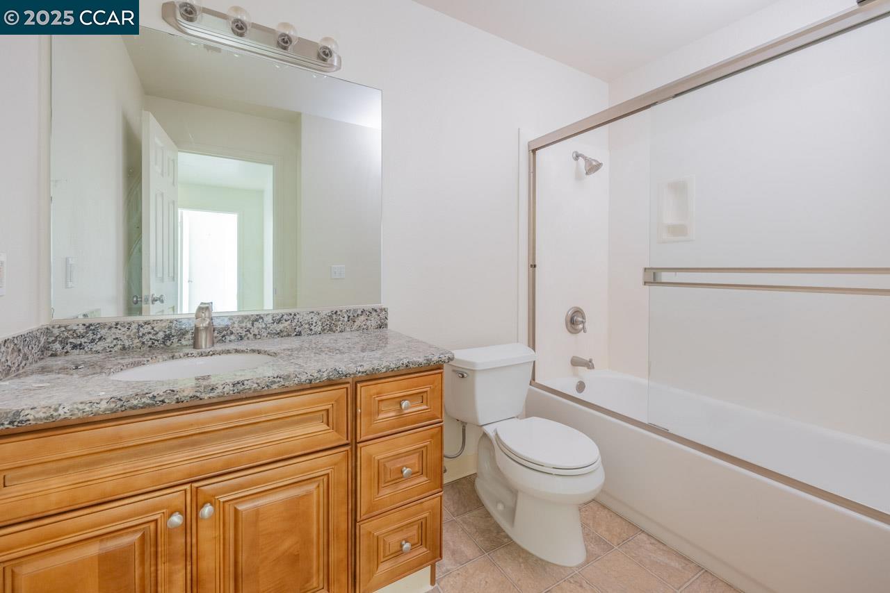 Detail Gallery Image 14 of 33 For 160 Live Oak Ct, Vallejo,  CA 94591 - 4 Beds | 2/1 Baths
