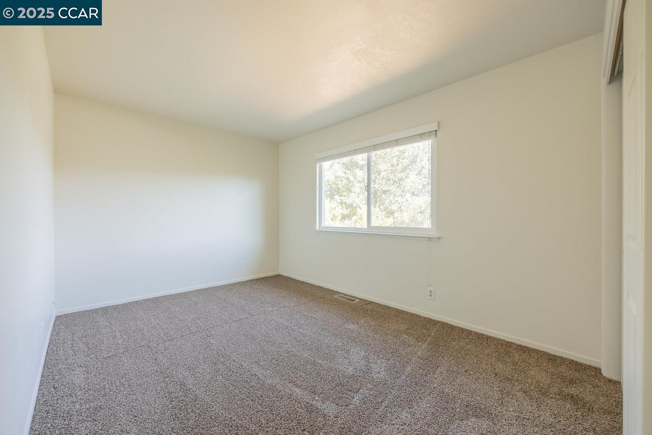 Detail Gallery Image 15 of 33 For 160 Live Oak Ct, Vallejo,  CA 94591 - 4 Beds | 2/1 Baths