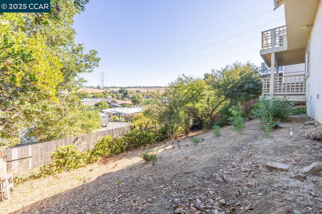 Detail Gallery Image 27 of 33 For 160 Live Oak Ct, Vallejo,  CA 94591 - 4 Beds | 2/1 Baths