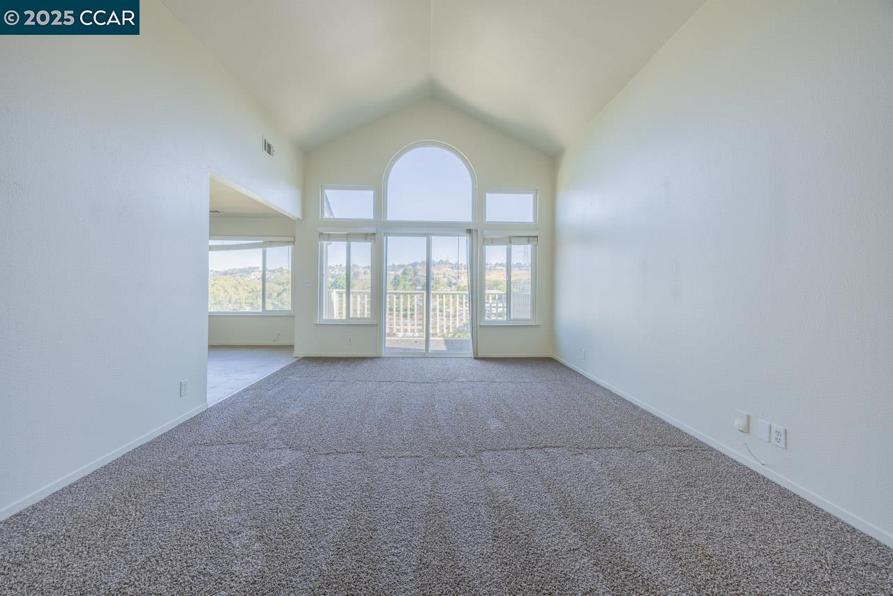 Detail Gallery Image 3 of 33 For 160 Live Oak Ct, Vallejo,  CA 94591 - 4 Beds | 2/1 Baths