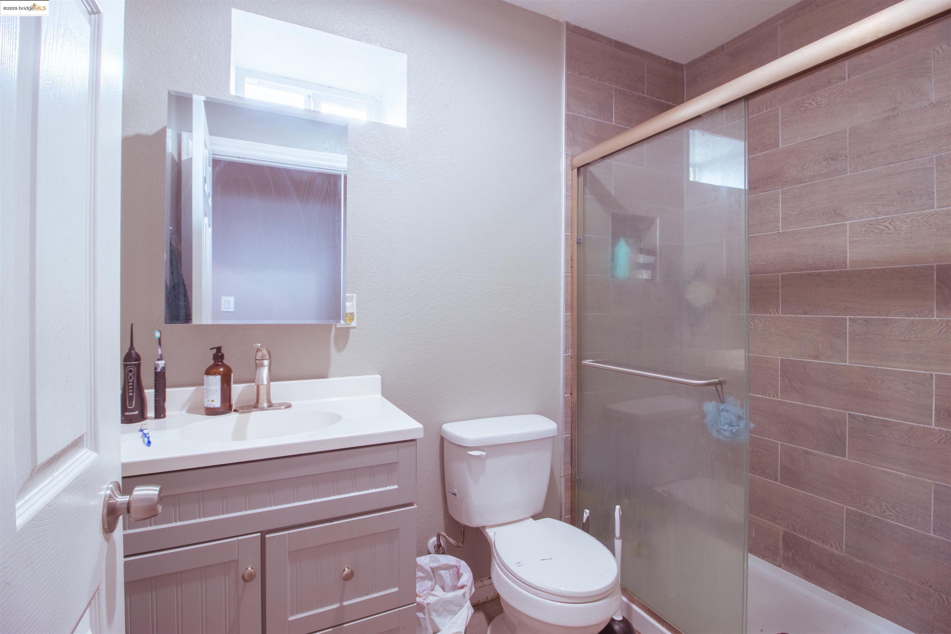 Detail Gallery Image 11 of 15 For 653 2nd St, Richmond,  CA 94801 - 4 Beds | 3 Baths