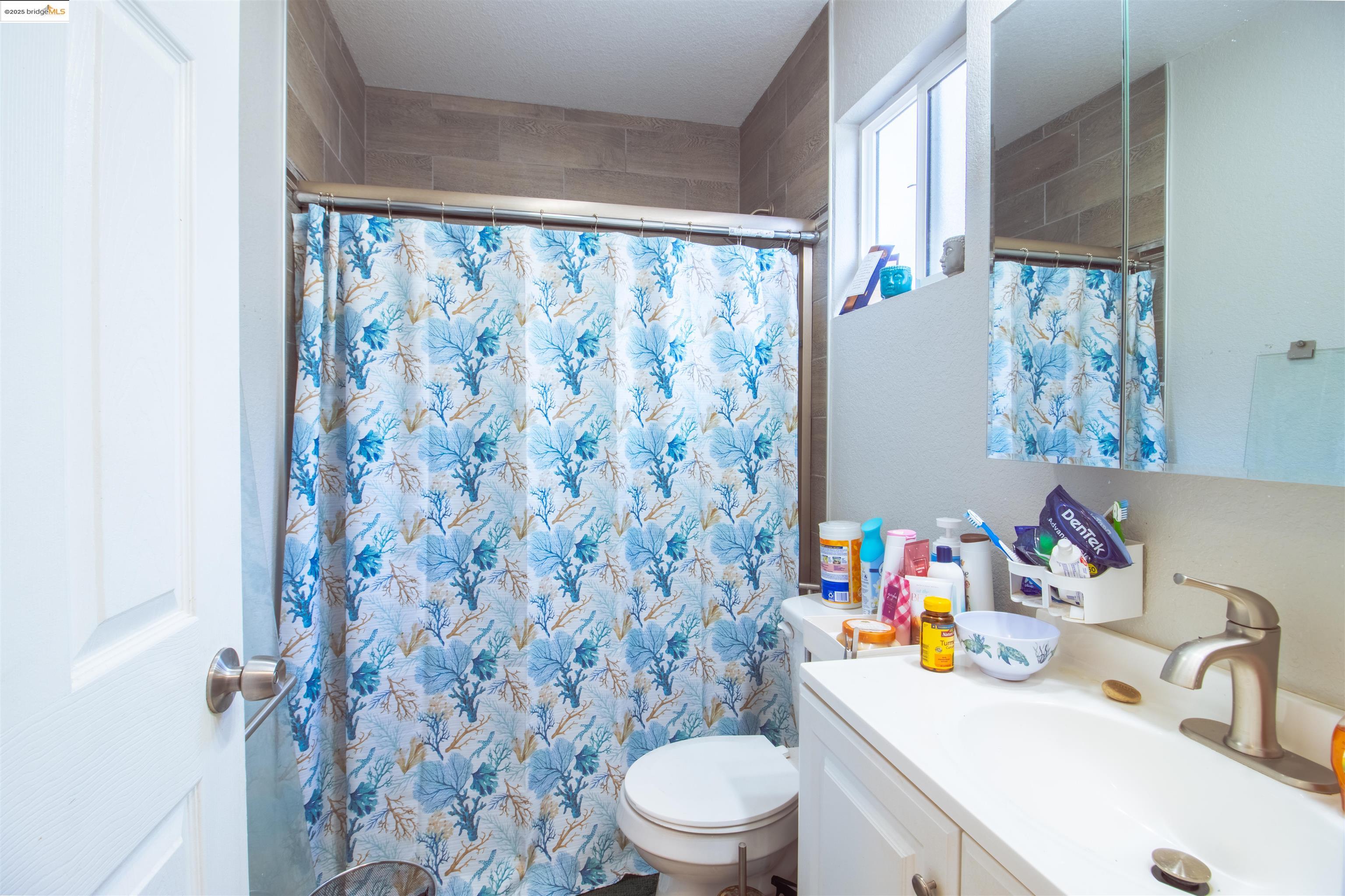 Detail Gallery Image 13 of 15 For 653 2nd St, Richmond,  CA 94801 - 4 Beds | 3 Baths