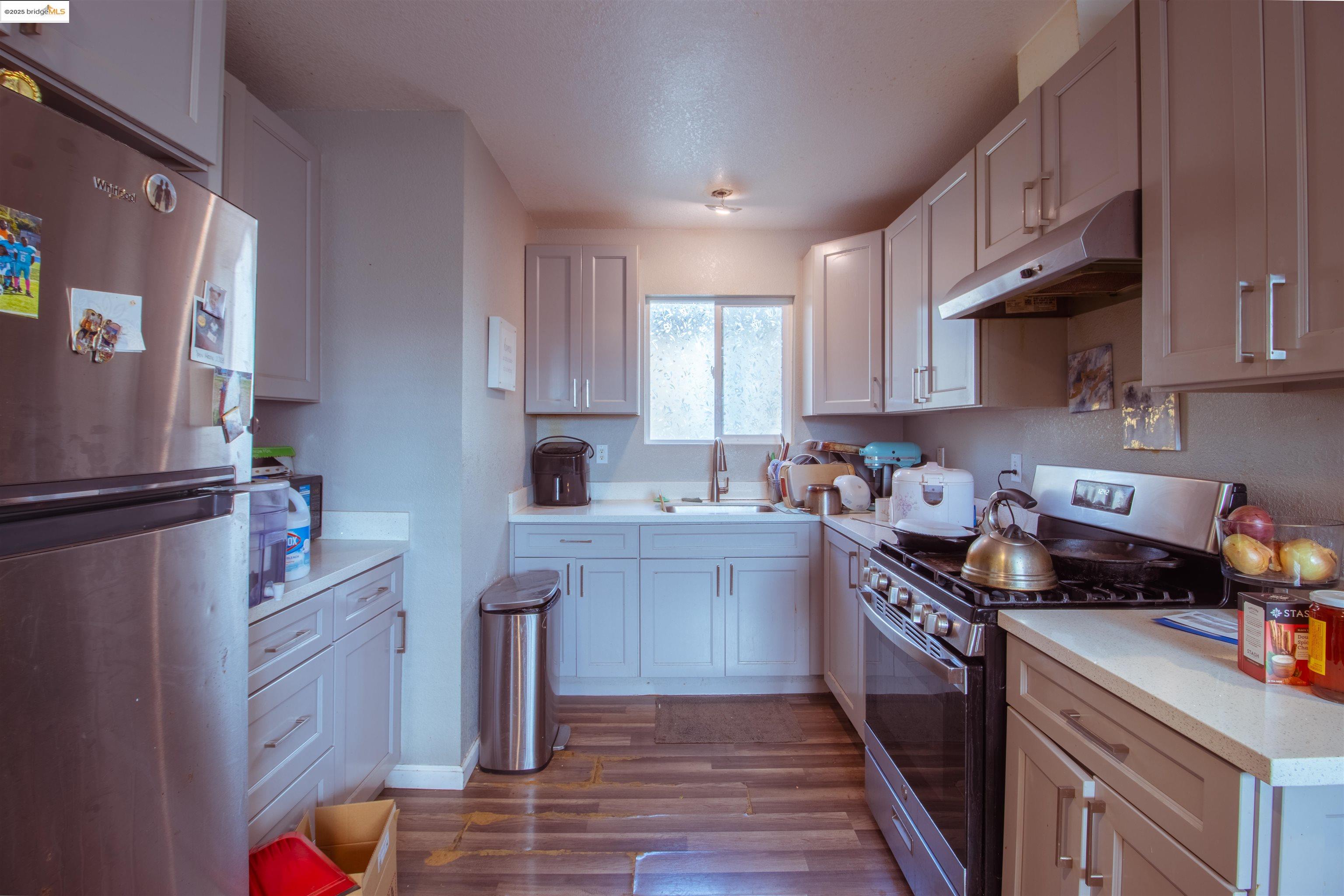 Detail Gallery Image 9 of 15 For 653 2nd St, Richmond,  CA 94801 - 4 Beds | 3 Baths