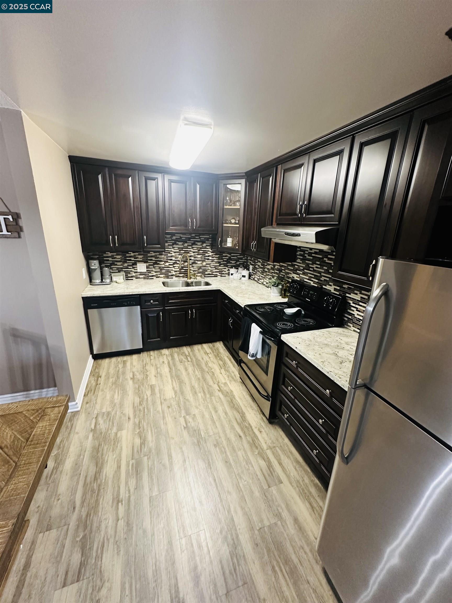 Detail Gallery Image 11 of 45 For 670 Fargo Ave #5,  San Leandro,  CA 94579 - 3 Beds | 2/1 Baths