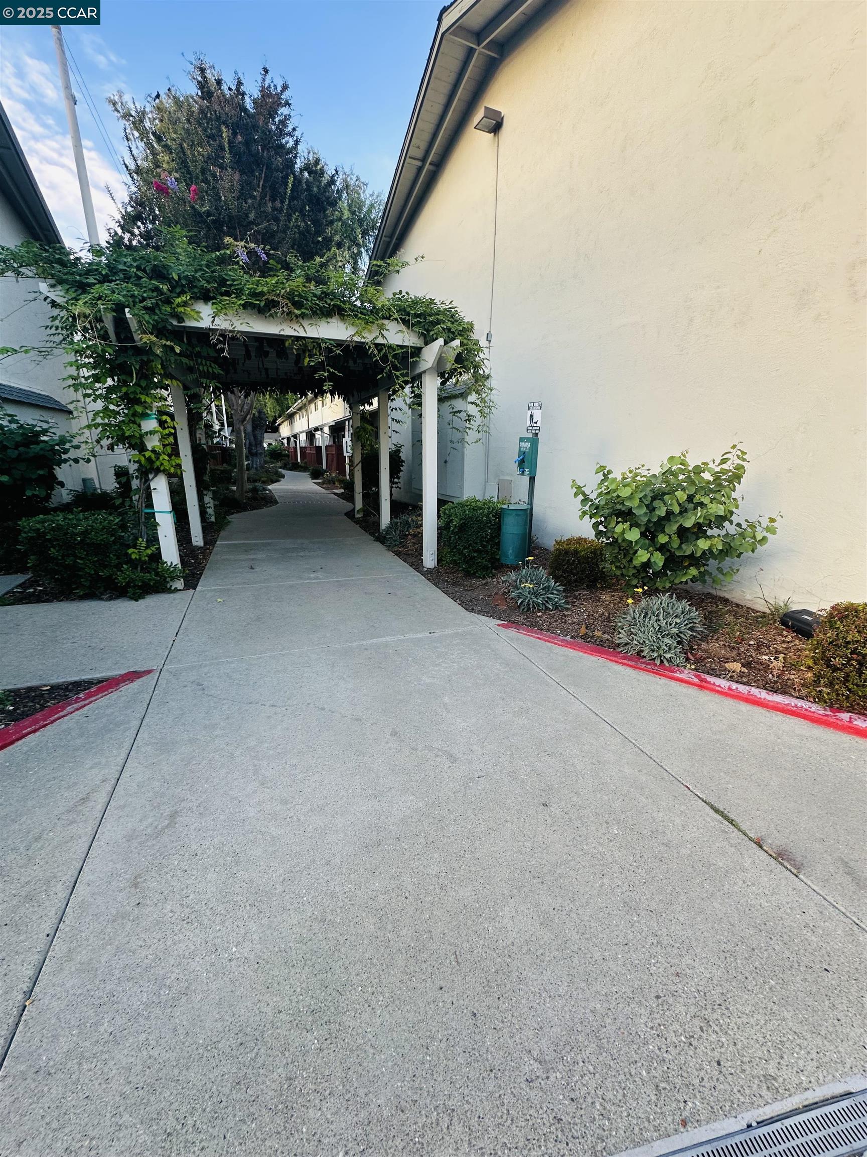 Detail Gallery Image 38 of 45 For 670 Fargo Ave #5,  San Leandro,  CA 94579 - 3 Beds | 2/1 Baths