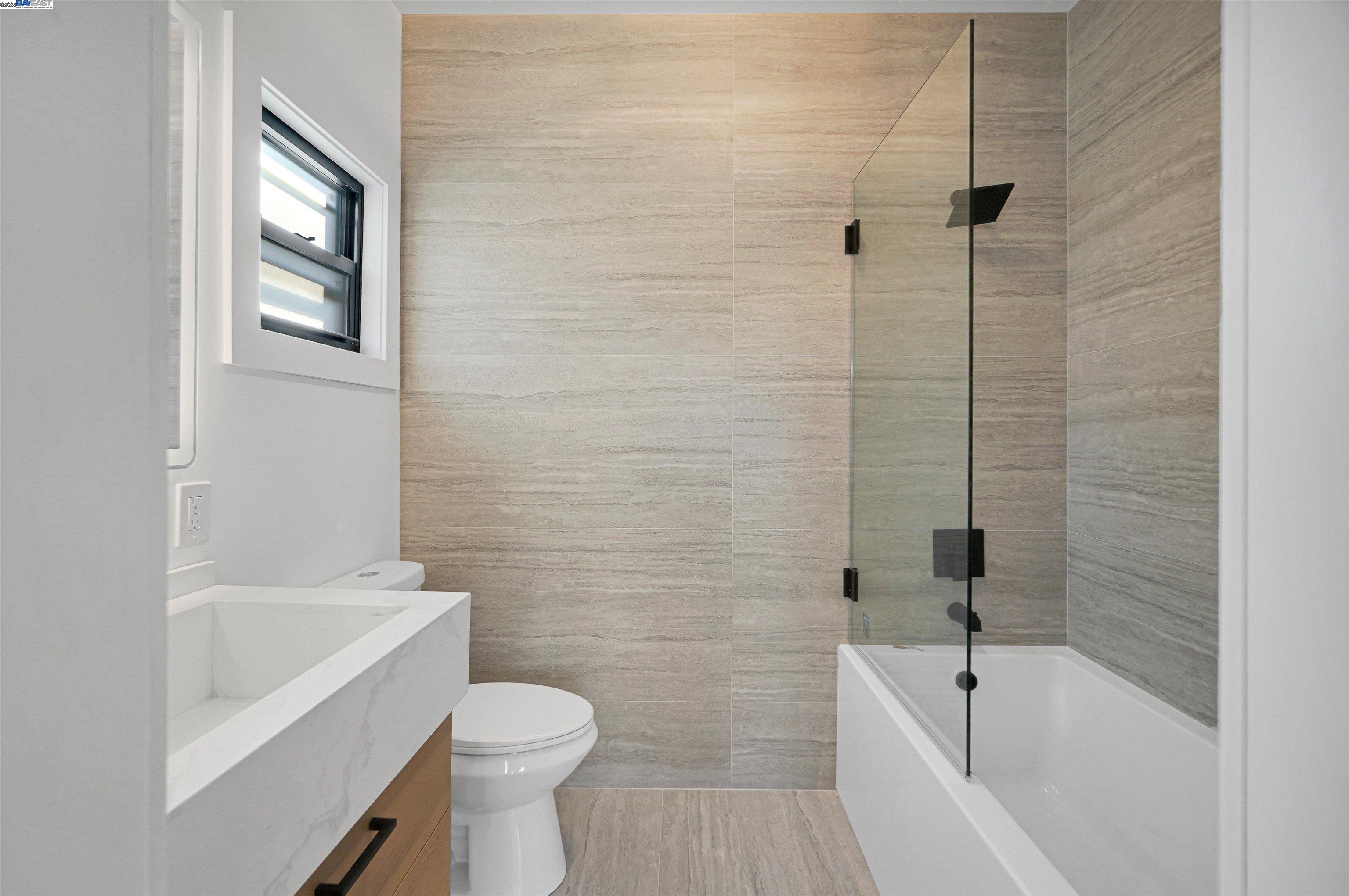 Detail Gallery Image 28 of 60 For 5229 Miles Ave, Oakland,  CA 94618 - 6 Beds | 6/1 Baths