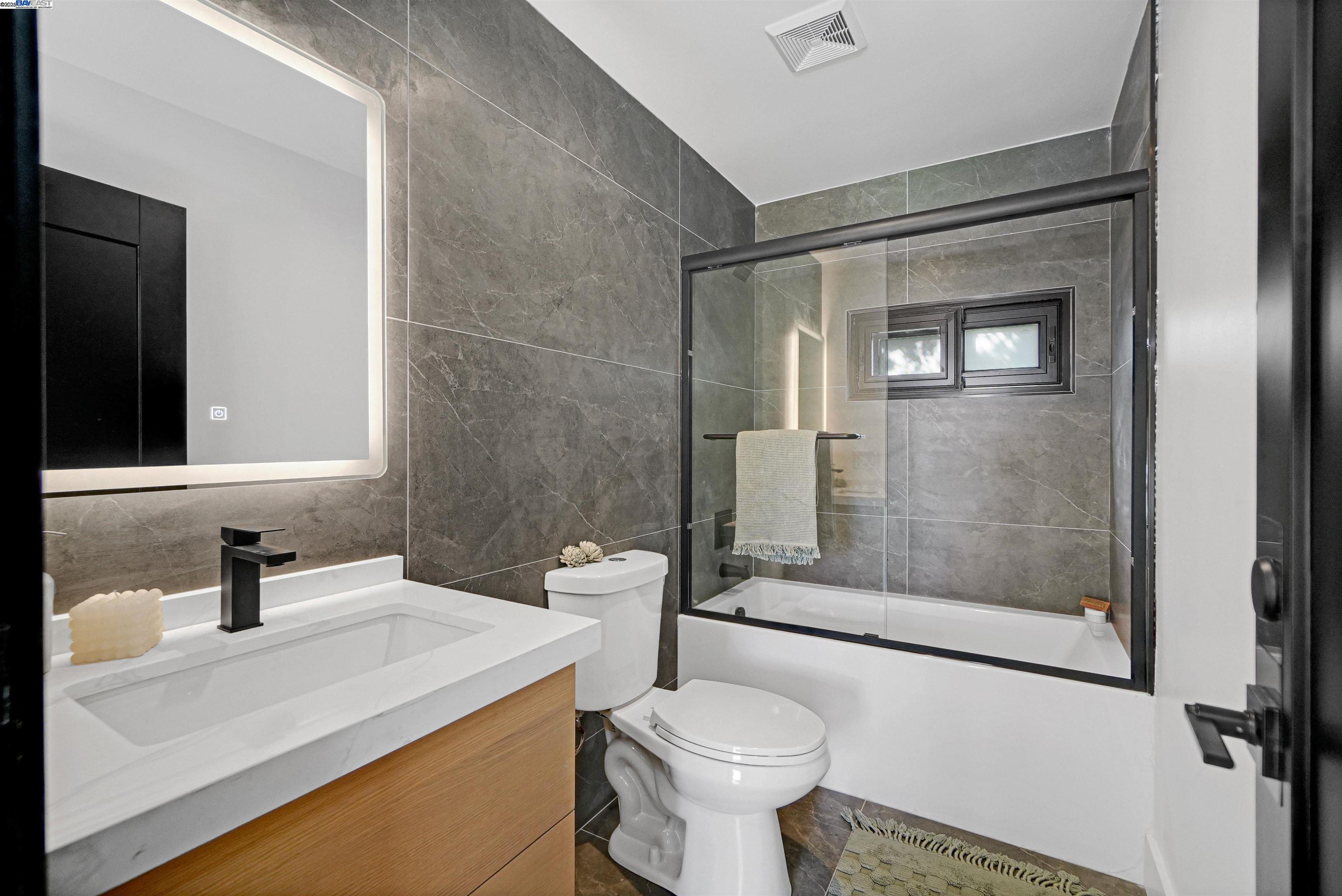 Detail Gallery Image 53 of 60 For 5229 Miles Ave, Oakland,  CA 94618 - 6 Beds | 6/1 Baths