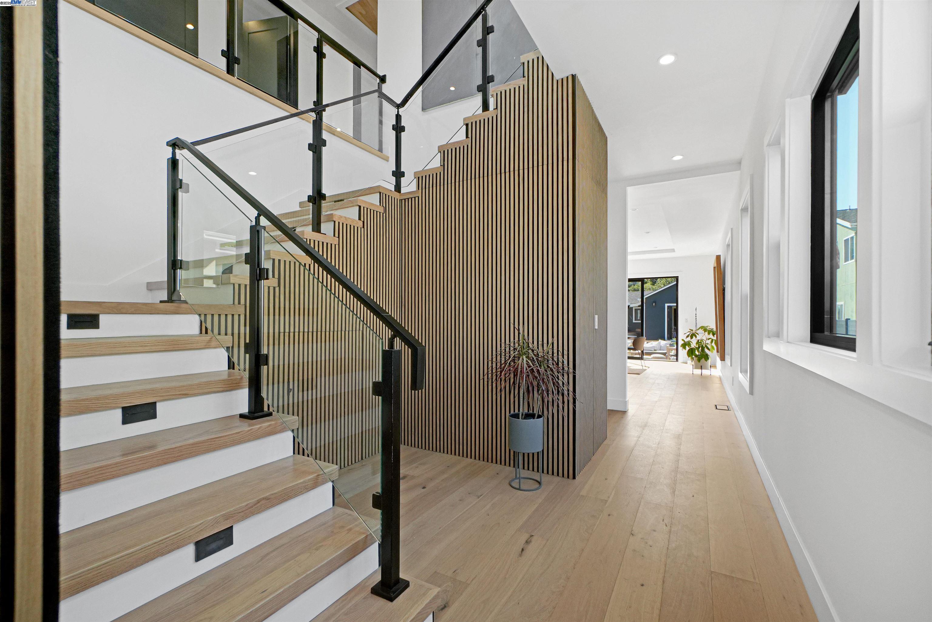 Detail Gallery Image 8 of 60 For 5229 Miles Ave, Oakland,  CA 94618 - 6 Beds | 6/1 Baths