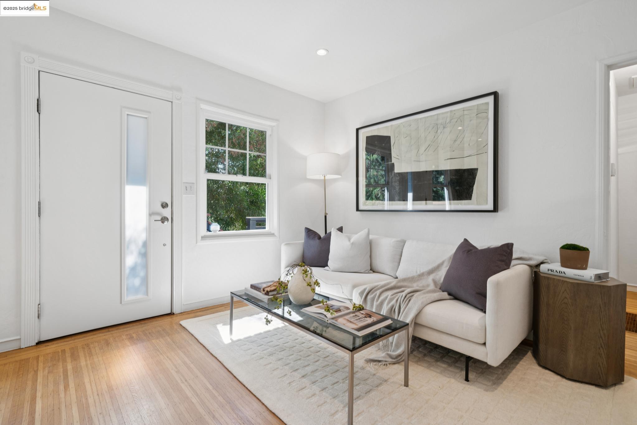 Detail Gallery Image 12 of 49 For 5673 Florence Ter, Oakland,  CA 94611 - 2 Beds | 2 Baths