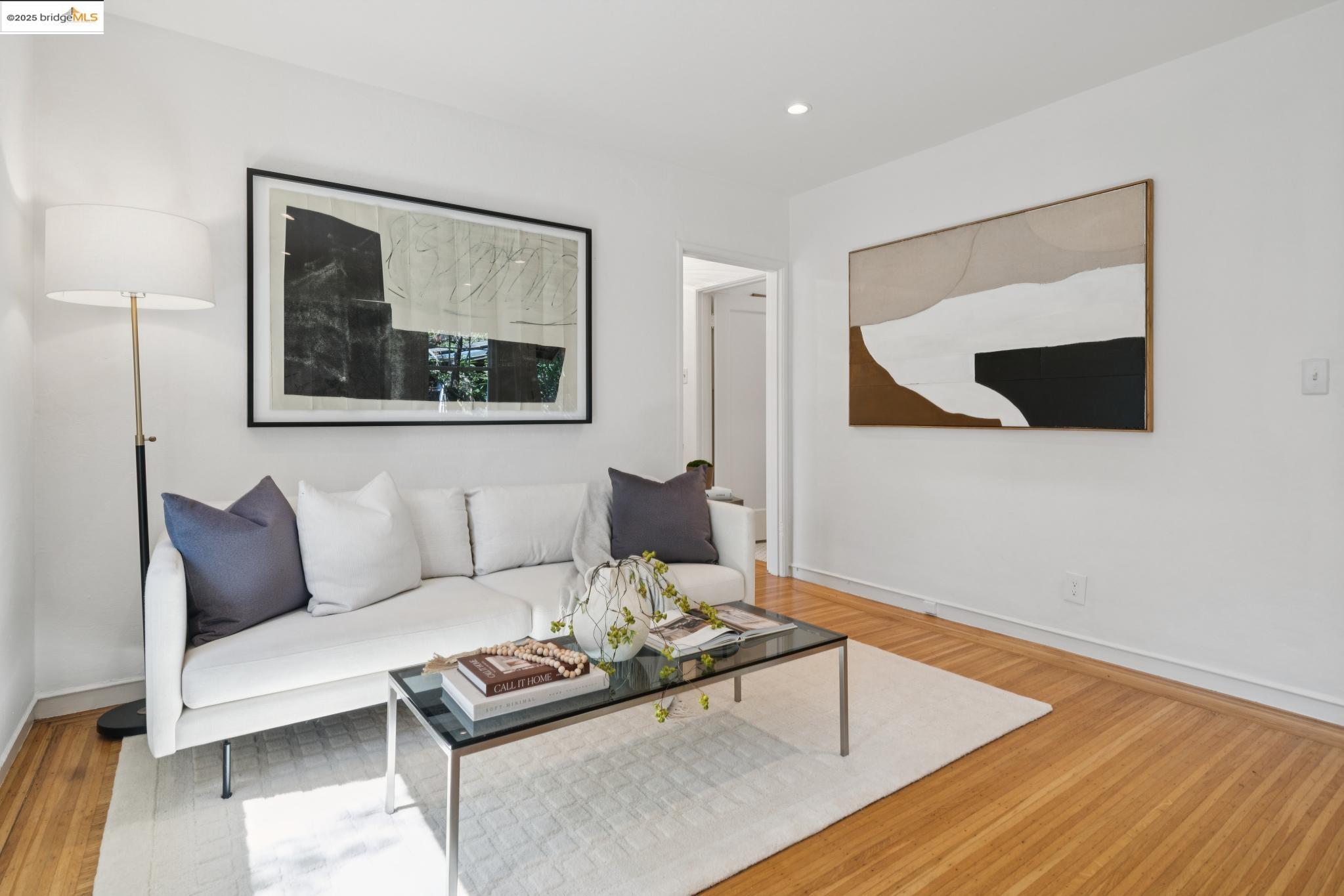 Detail Gallery Image 13 of 49 For 5673 Florence Ter, Oakland,  CA 94611 - 2 Beds | 2 Baths