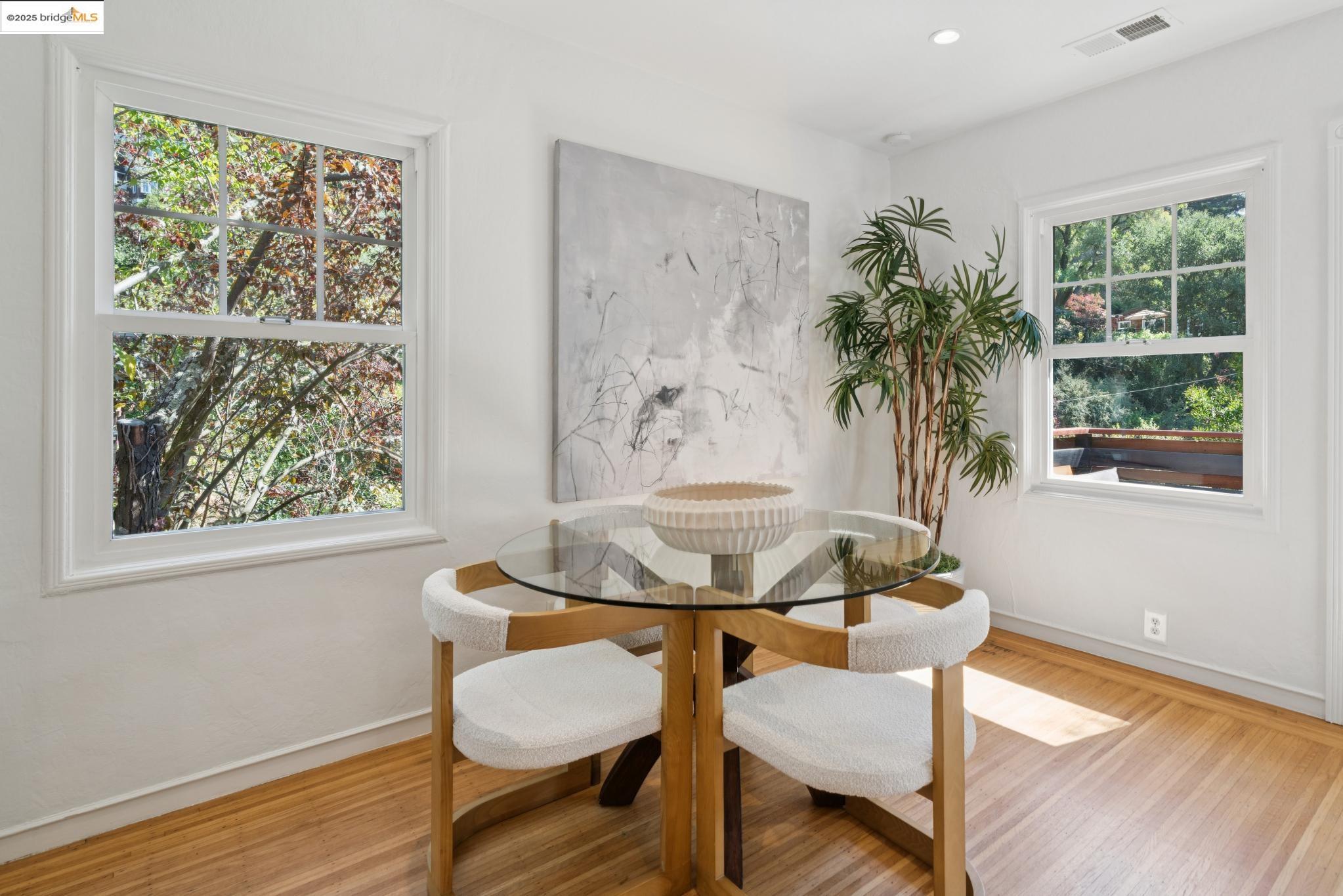 Detail Gallery Image 14 of 49 For 5673 Florence Ter, Oakland,  CA 94611 - 2 Beds | 2 Baths