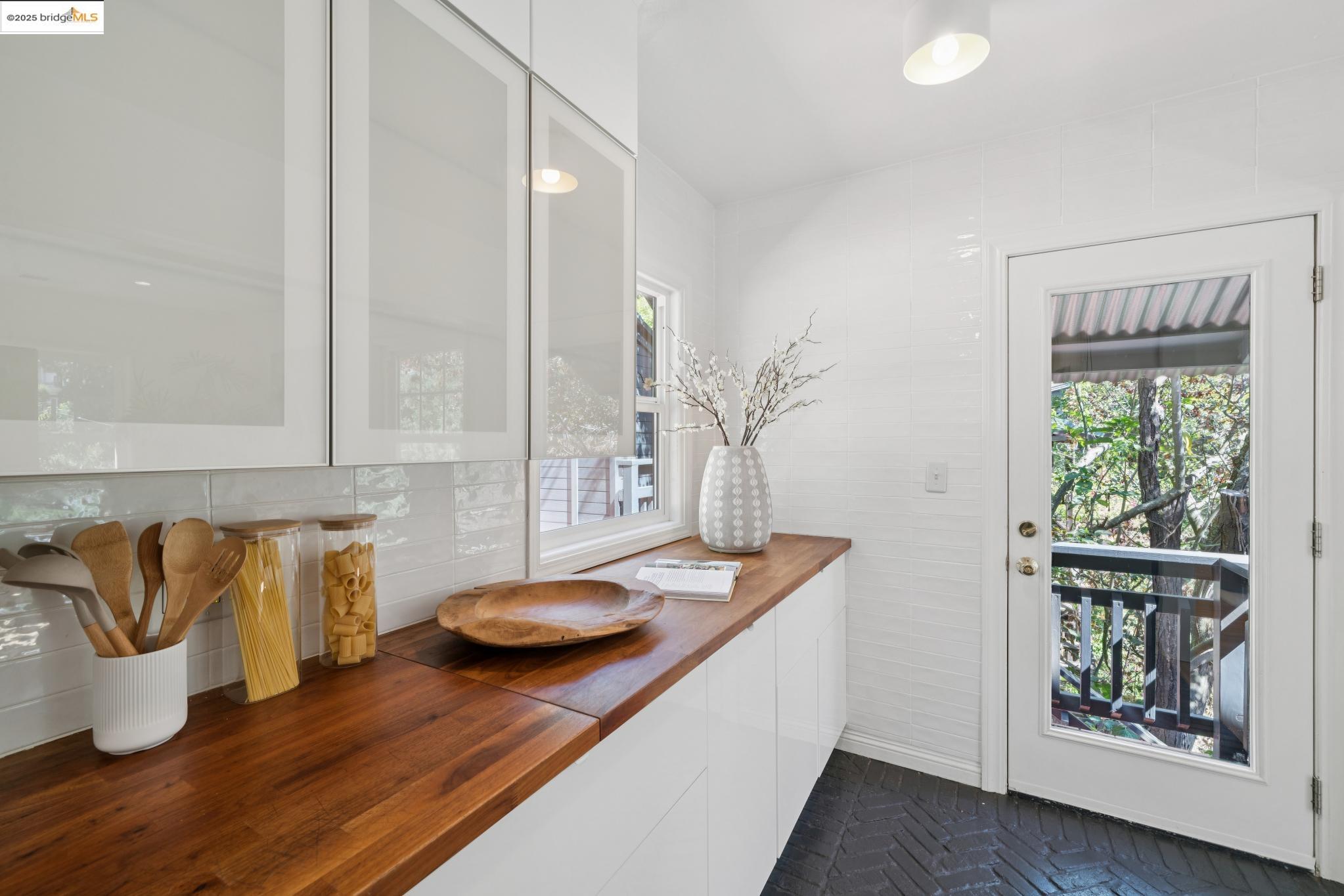 Detail Gallery Image 19 of 49 For 5673 Florence Ter, Oakland,  CA 94611 - 2 Beds | 2 Baths