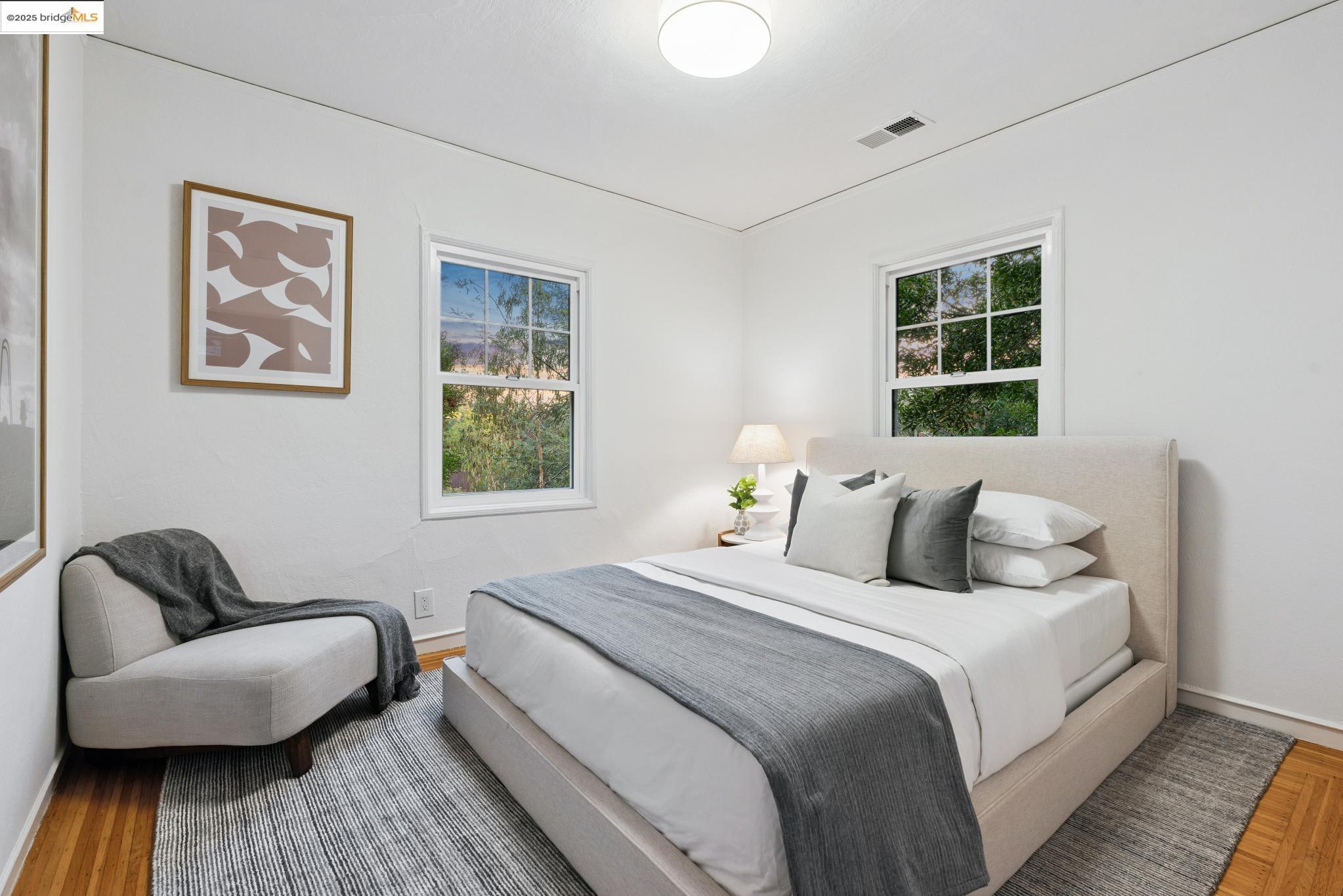 Detail Gallery Image 3 of 49 For 5673 Florence Ter, Oakland,  CA 94611 - 2 Beds | 2 Baths