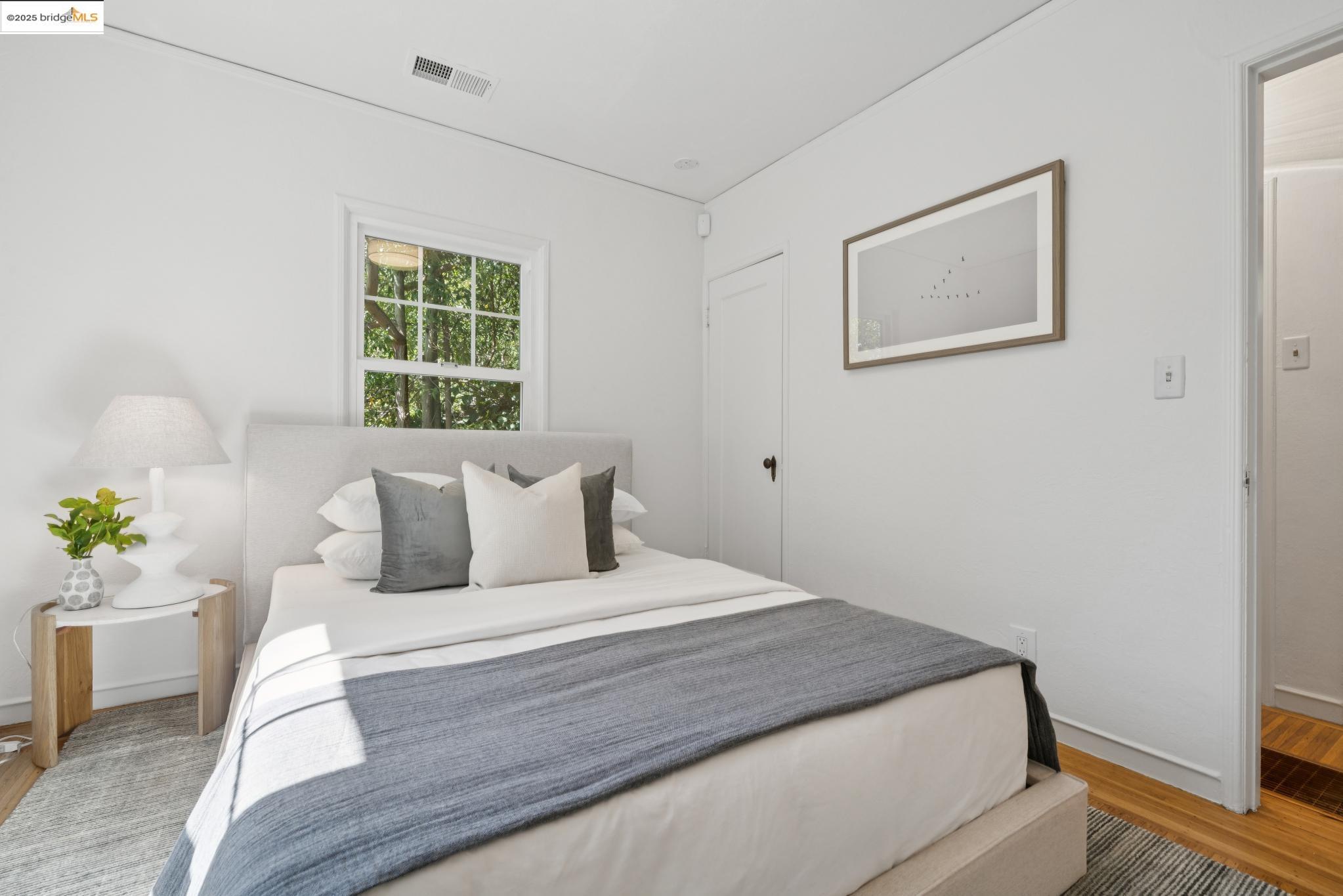 Detail Gallery Image 21 of 49 For 5673 Florence Ter, Oakland,  CA 94611 - 2 Beds | 2 Baths