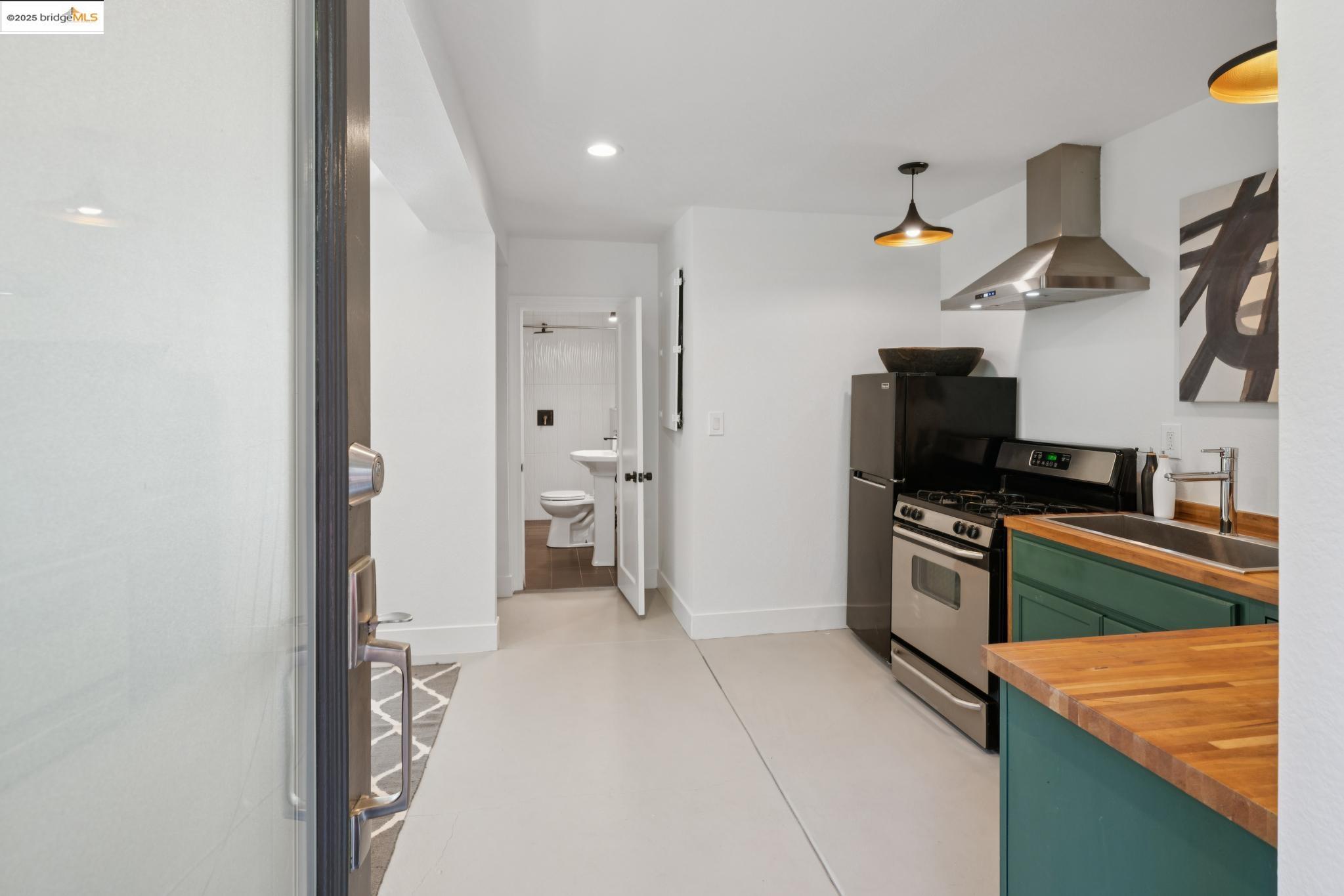 Detail Gallery Image 28 of 49 For 5673 Florence Ter, Oakland,  CA 94611 - 2 Beds | 2 Baths