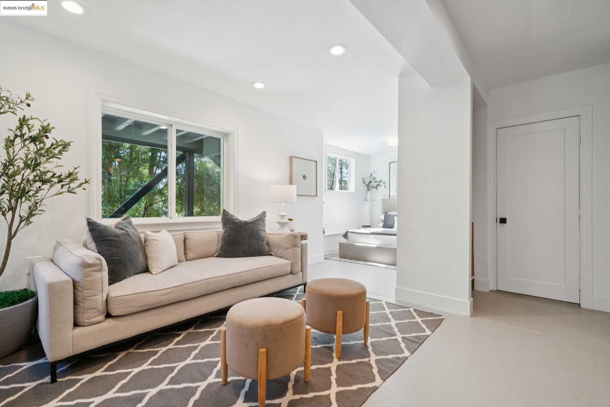 Detail Gallery Image 30 of 49 For 5673 Florence Ter, Oakland,  CA 94611 - 2 Beds | 2 Baths