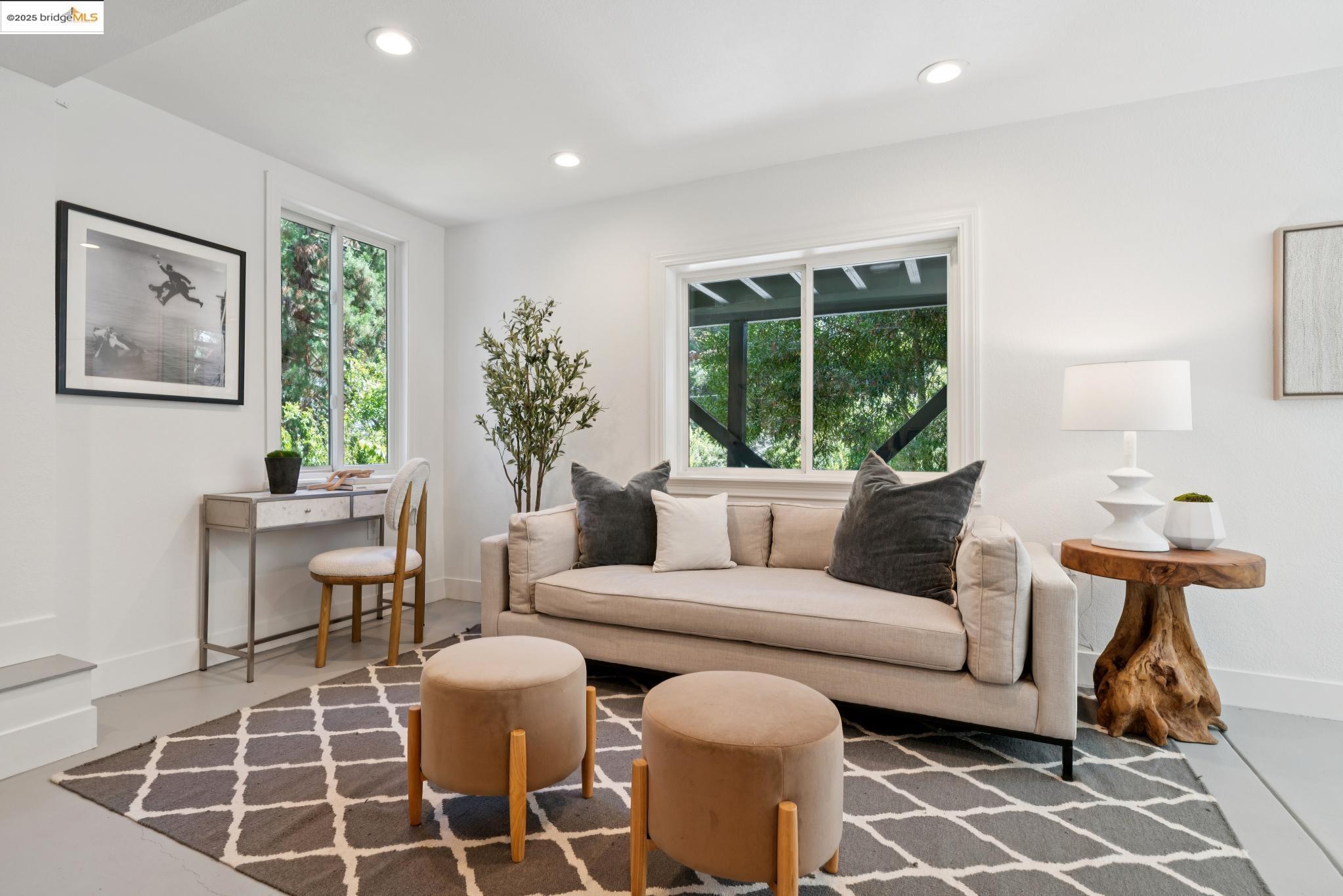 Detail Gallery Image 4 of 49 For 5673 Florence Ter, Oakland,  CA 94611 - 2 Beds | 2 Baths