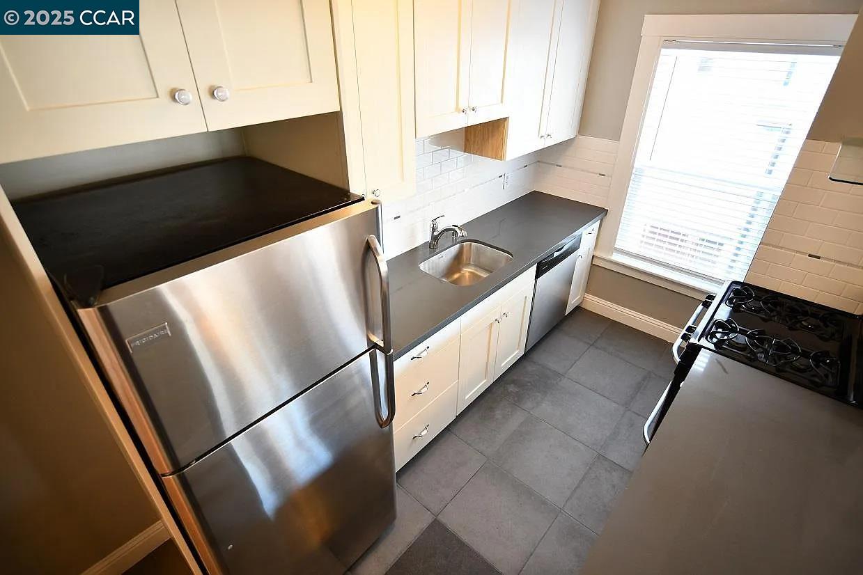 Detail Gallery Image 4 of 10 For 3040 Telegraph Ave #6,  Berkeley,  CA 94705 - 0 Beds | 1 Baths