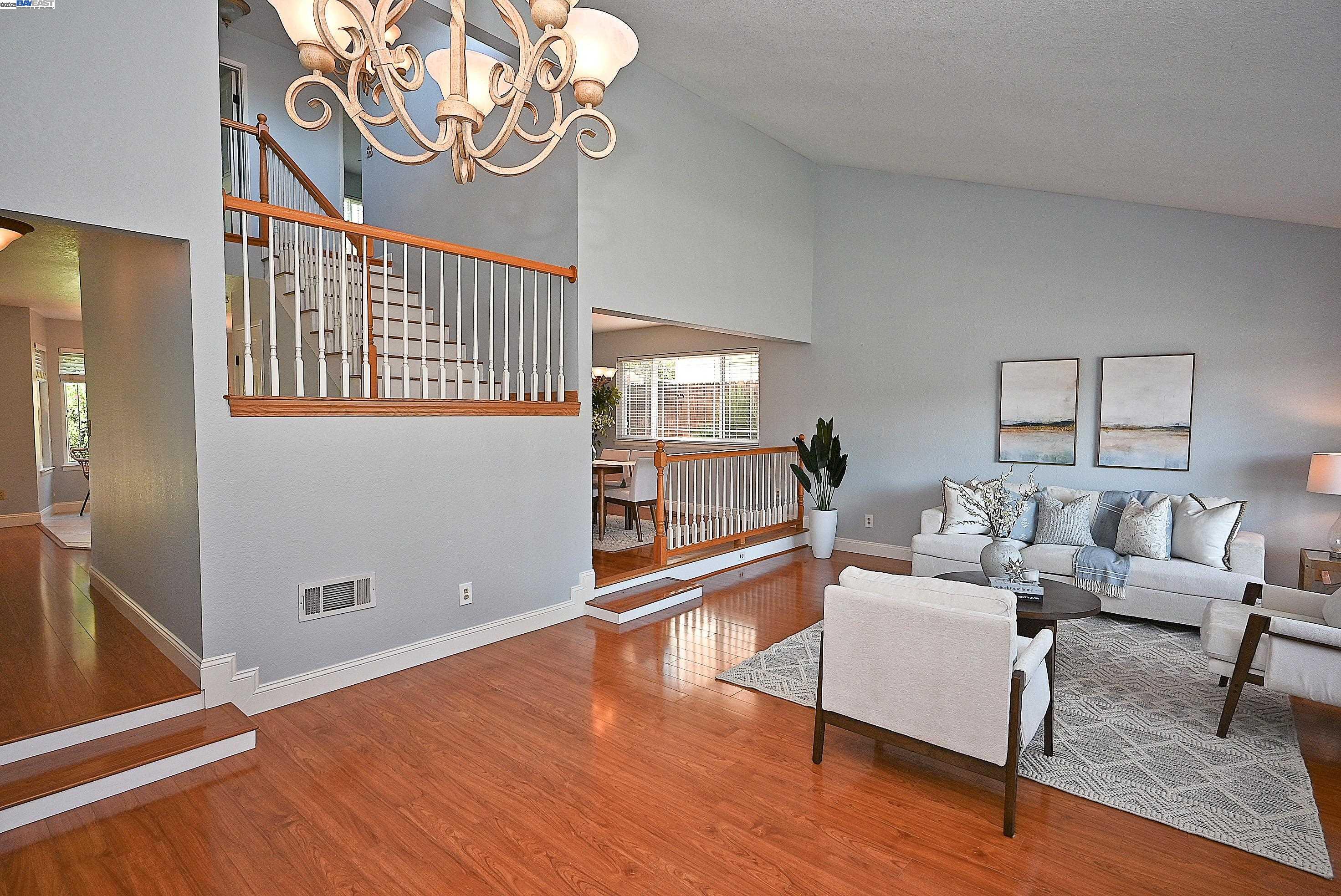 Detail Gallery Image 6 of 55 For 6746 Sapphire St, Dublin,  CA 94568 - 4 Beds | 2/1 Baths