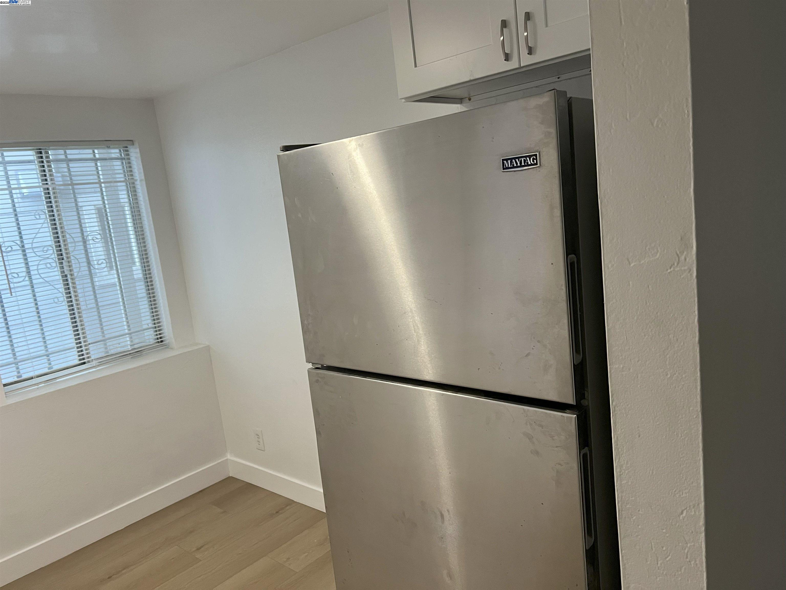 Detail Gallery Image 4 of 15 For 2025 East 20th St, Oakland,  CA 94606 - 3 Beds | 1 Baths