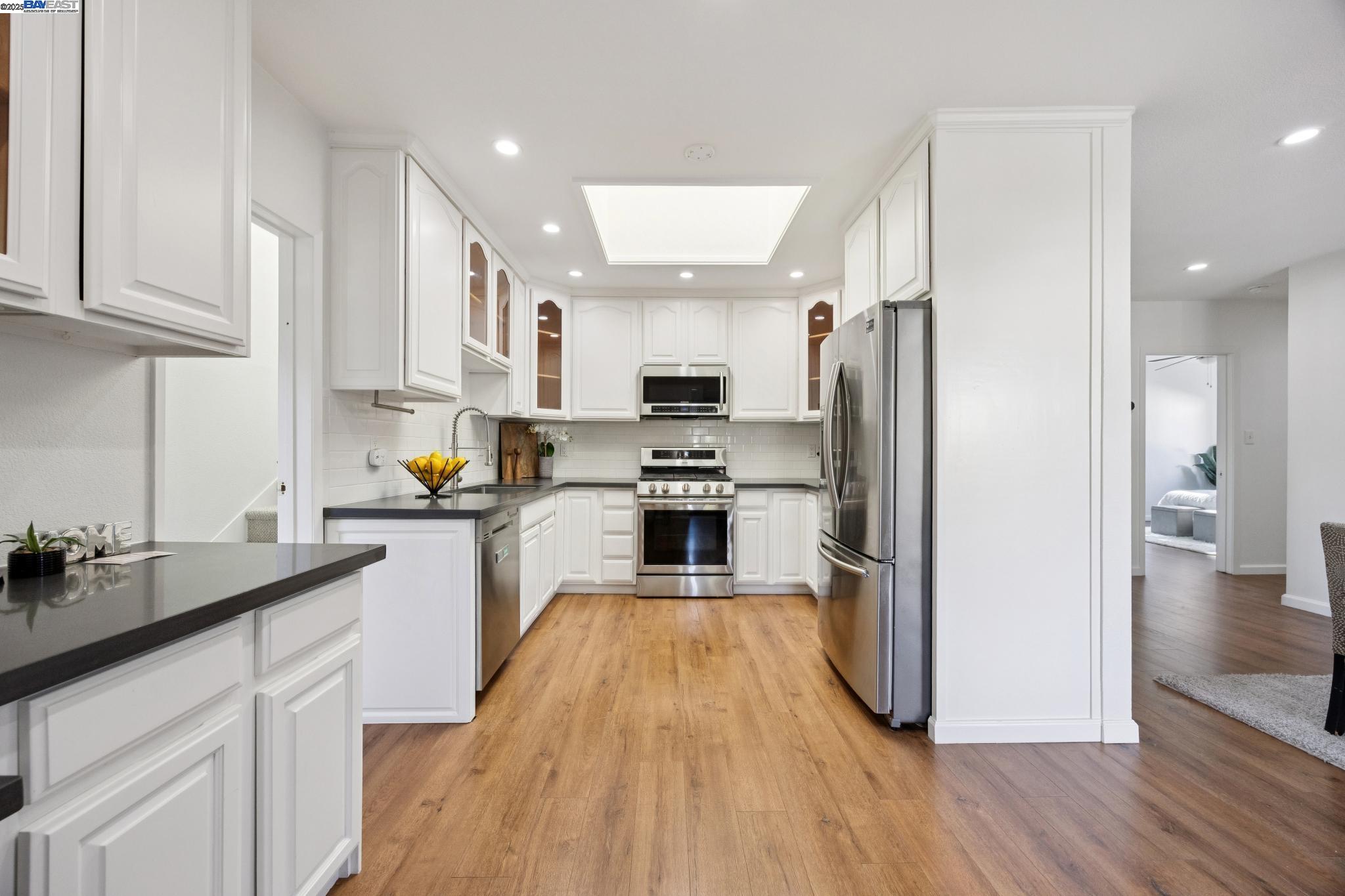 Detail Gallery Image 25 of 47 For 133 Mecartney Rd, Alameda,  CA 94502 - – Beds | – Baths