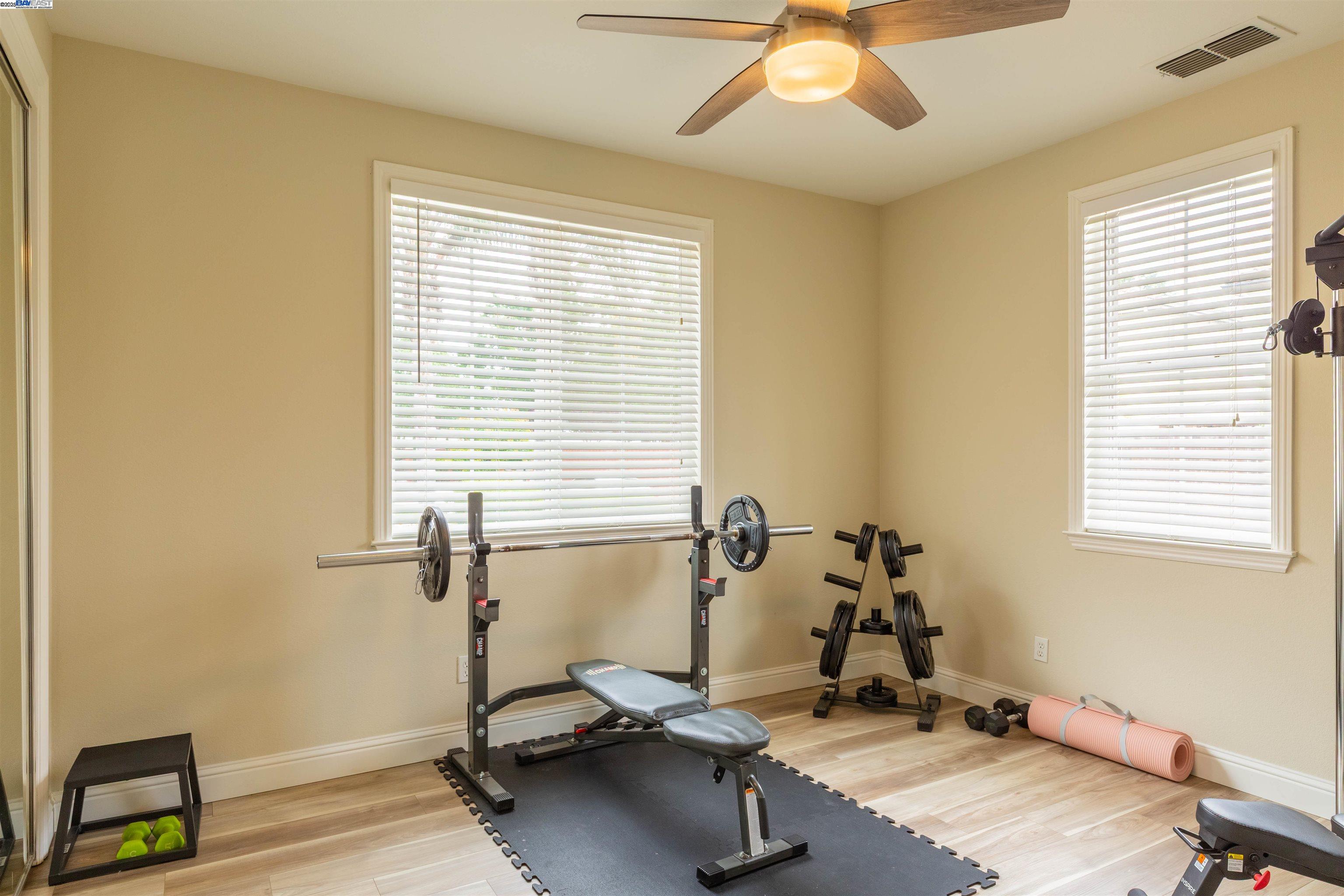 Detail Gallery Image 12 of 27 For 1052 Moss Ln, Lathrop,  CA 95330 - 5 Beds | 3 Baths