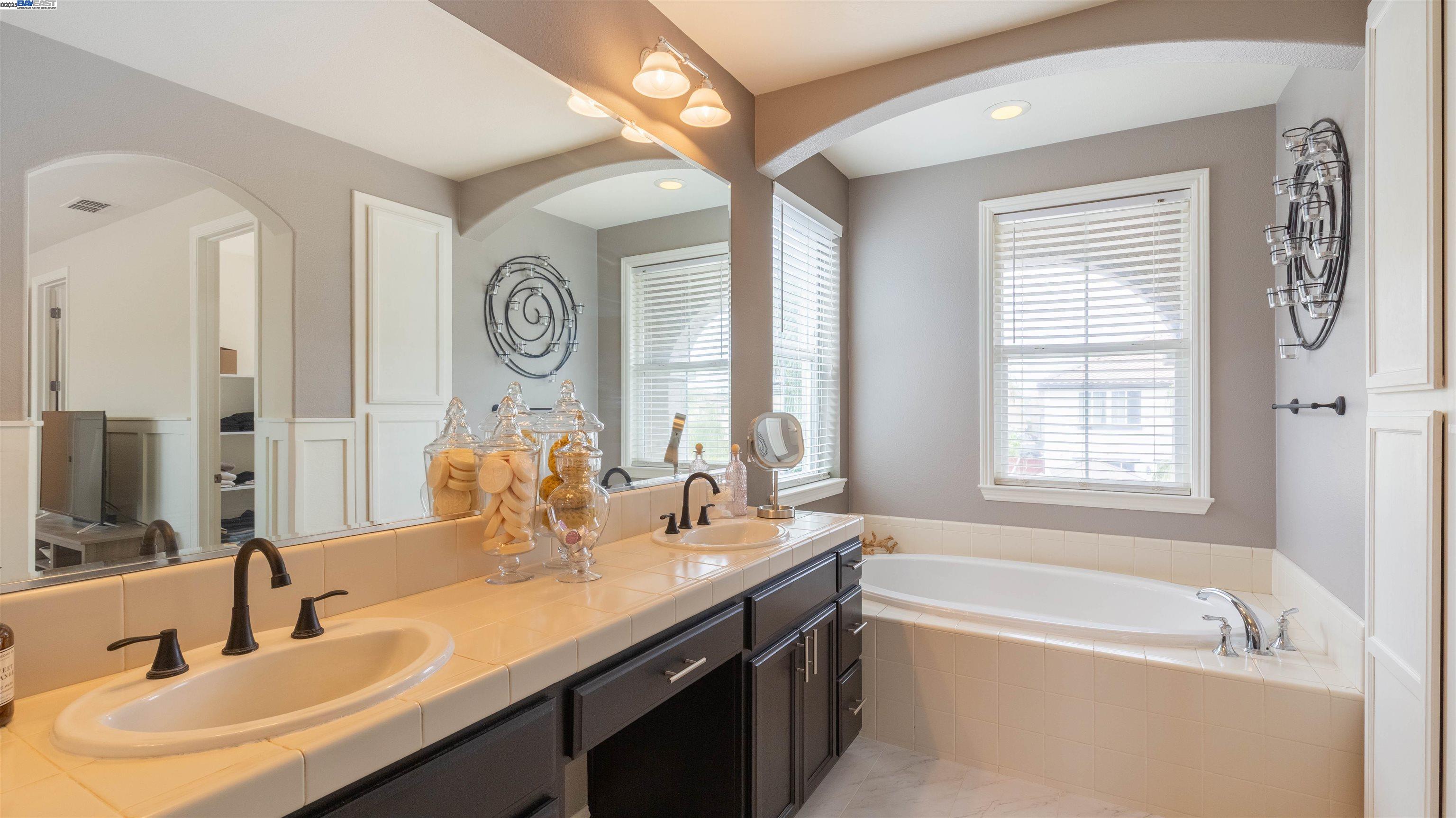 Detail Gallery Image 20 of 27 For 1052 Moss Ln, Lathrop,  CA 95330 - 5 Beds | 3 Baths