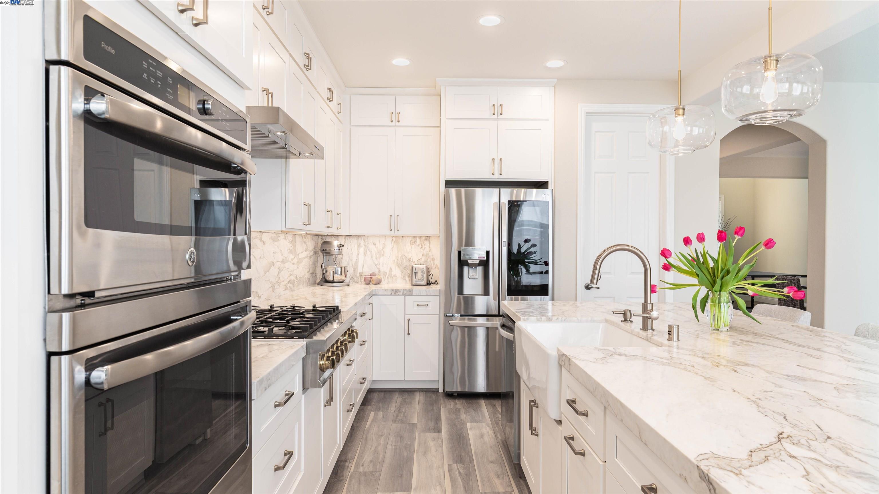 Detail Gallery Image 4 of 27 For 1052 Moss Ln, Lathrop,  CA 95330 - 5 Beds | 3 Baths