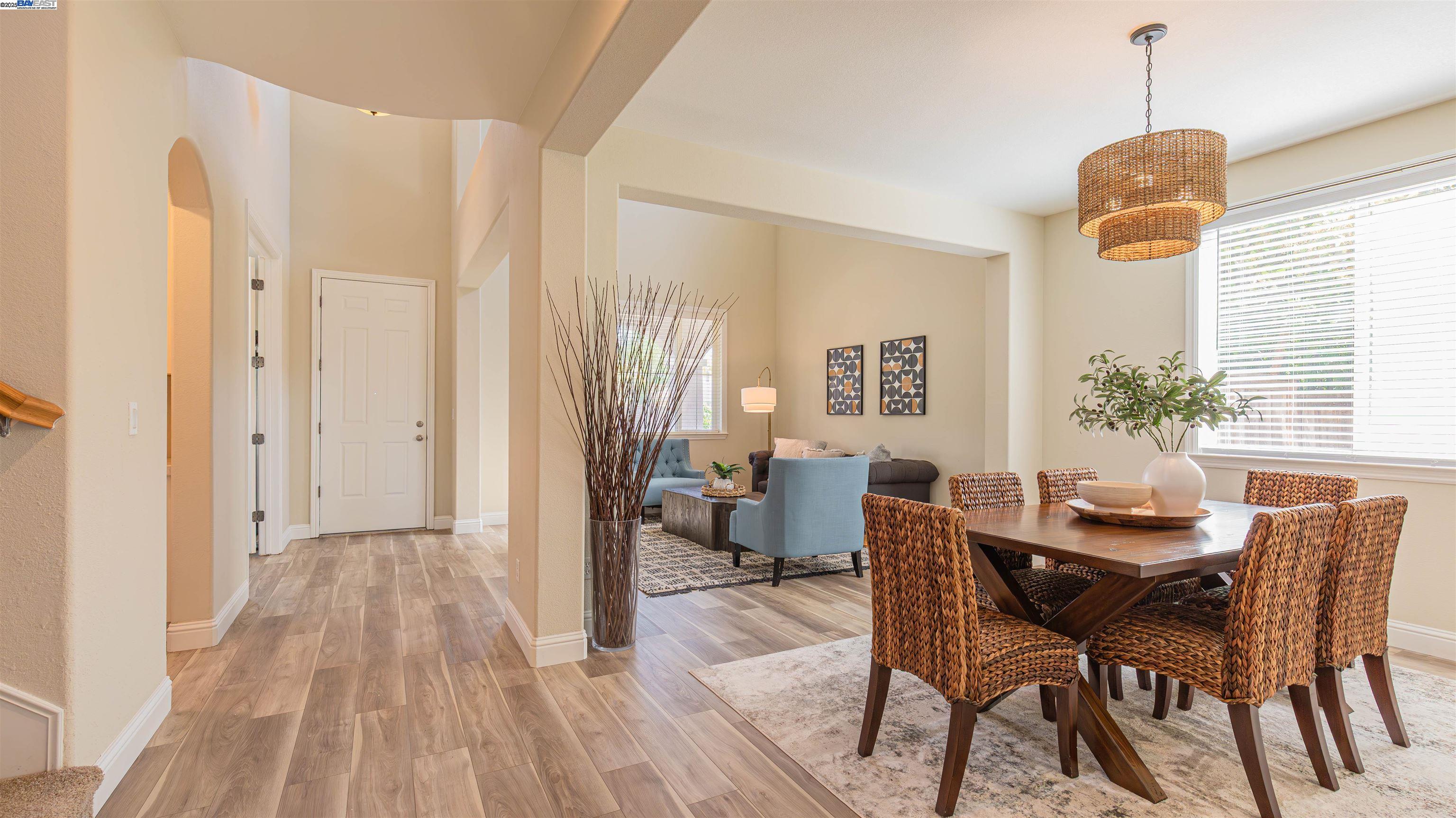 Detail Gallery Image 8 of 27 For 1052 Moss Ln, Lathrop,  CA 95330 - 5 Beds | 3 Baths