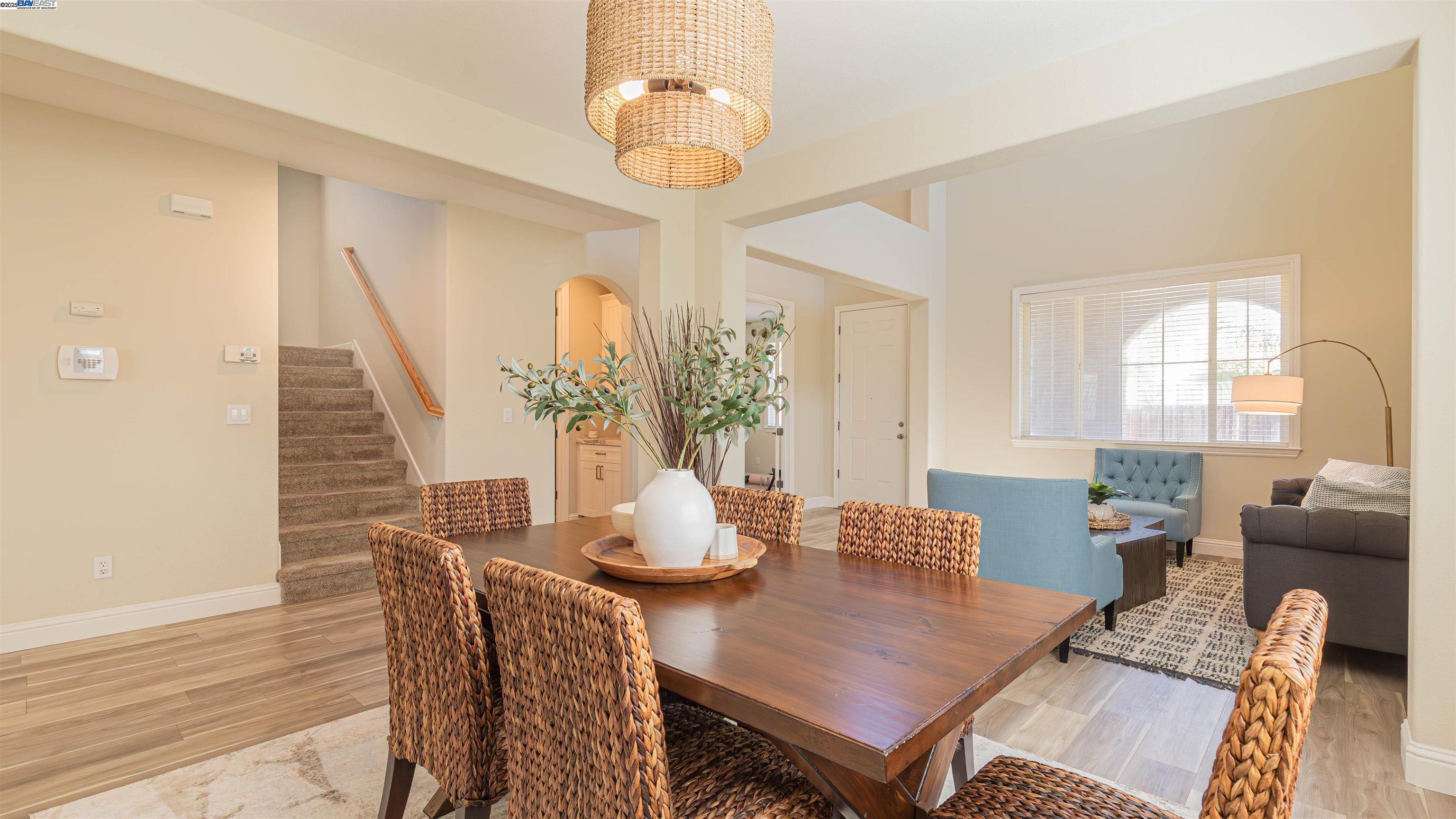 Detail Gallery Image 9 of 27 For 1052 Moss Ln, Lathrop,  CA 95330 - 5 Beds | 3 Baths