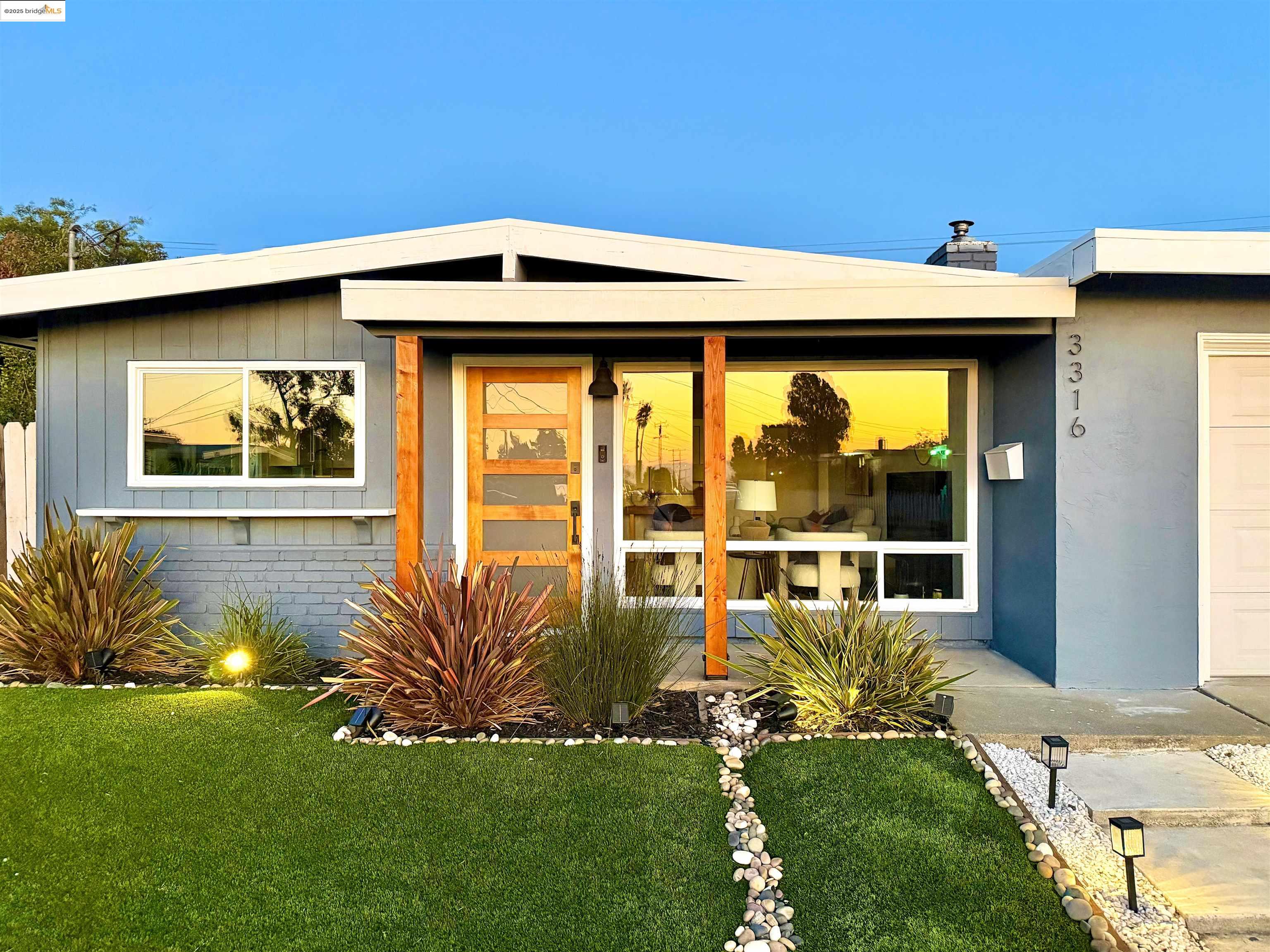 Front Image Thumbnail for EB41112904