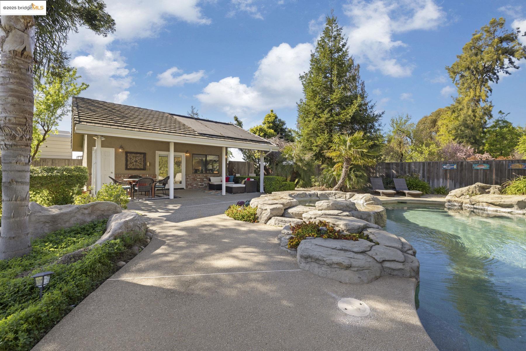 Detail Gallery Image 11 of 44 For 13299 Curry Ave, Lodi,  CA 95240 - 3 Beds | 4 Baths